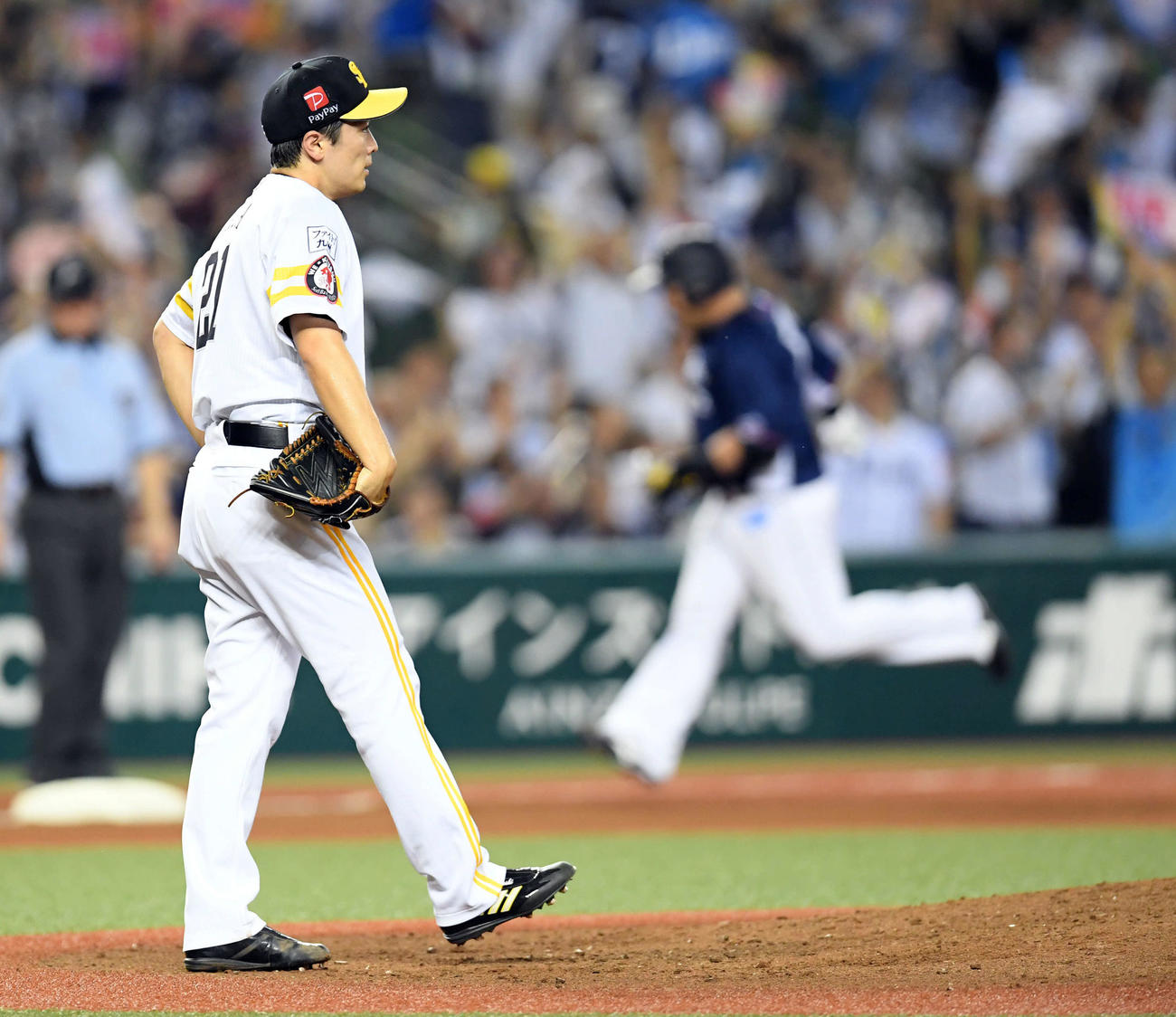 19年8月、西武対ソフトバンク　山川（後方）に2点本塁打を浴びる和田