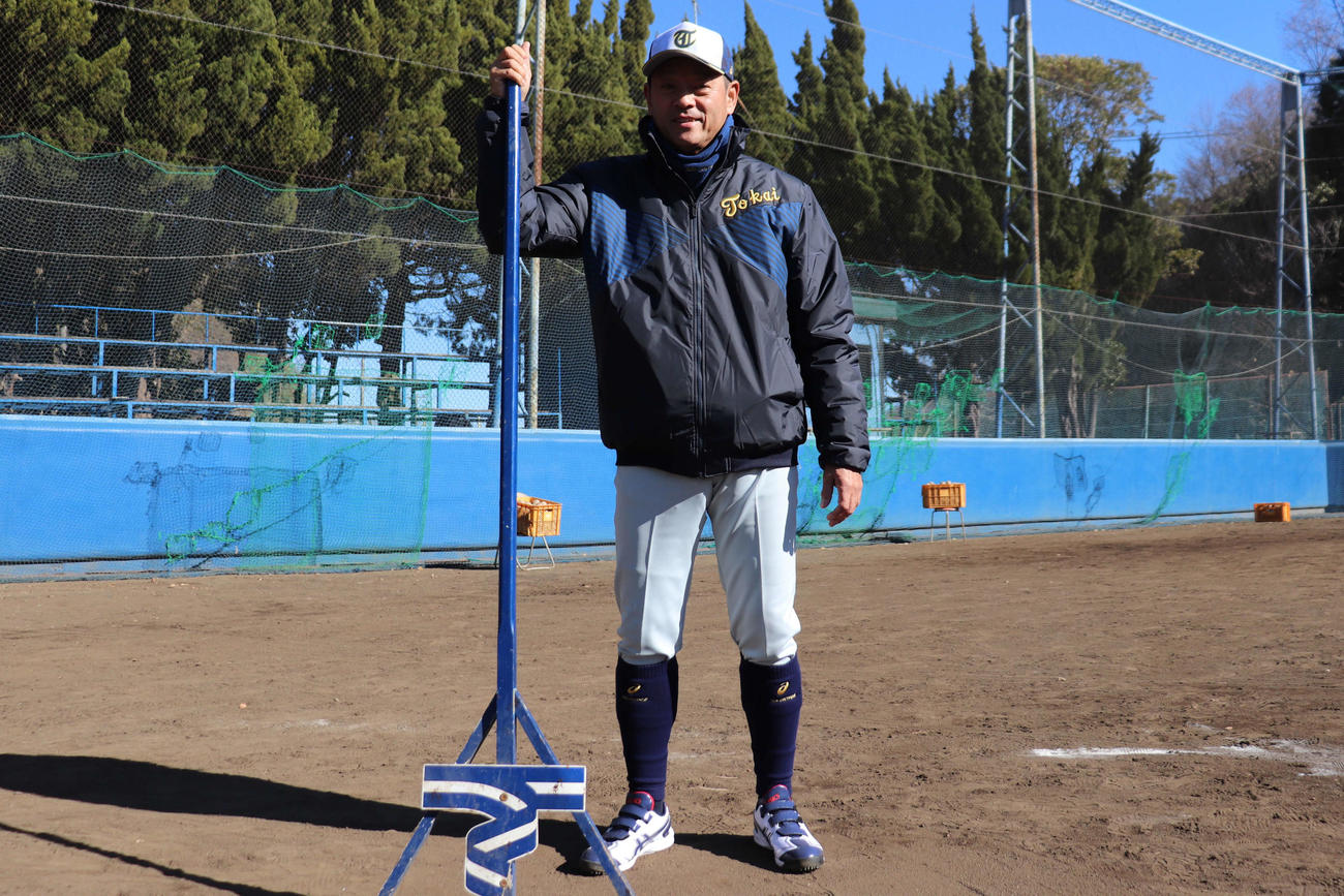 1月1日に東海大の監督に就任し、監督専用のトンボを発注した、というた長谷川新監督（撮影・保坂淑子）