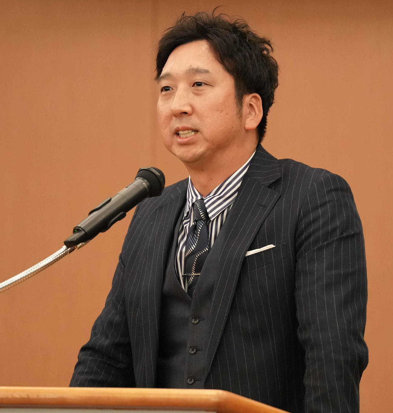 新人研修で講師を務めた藤川球児氏（撮影・鈴木みどり）