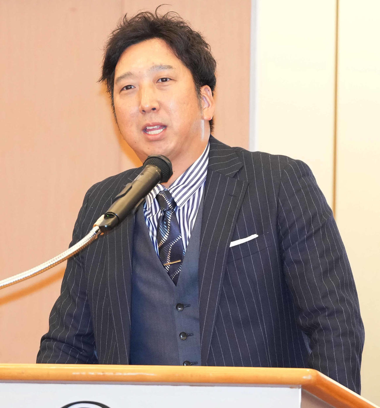 新人研修で講師を務めた藤川球児氏（撮影・鈴木みどり）