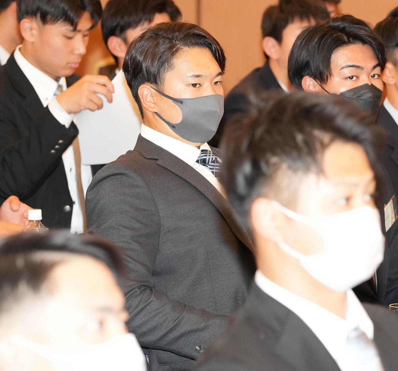 新人研修を受けるロッテ上田（撮影・鈴木みどり）
