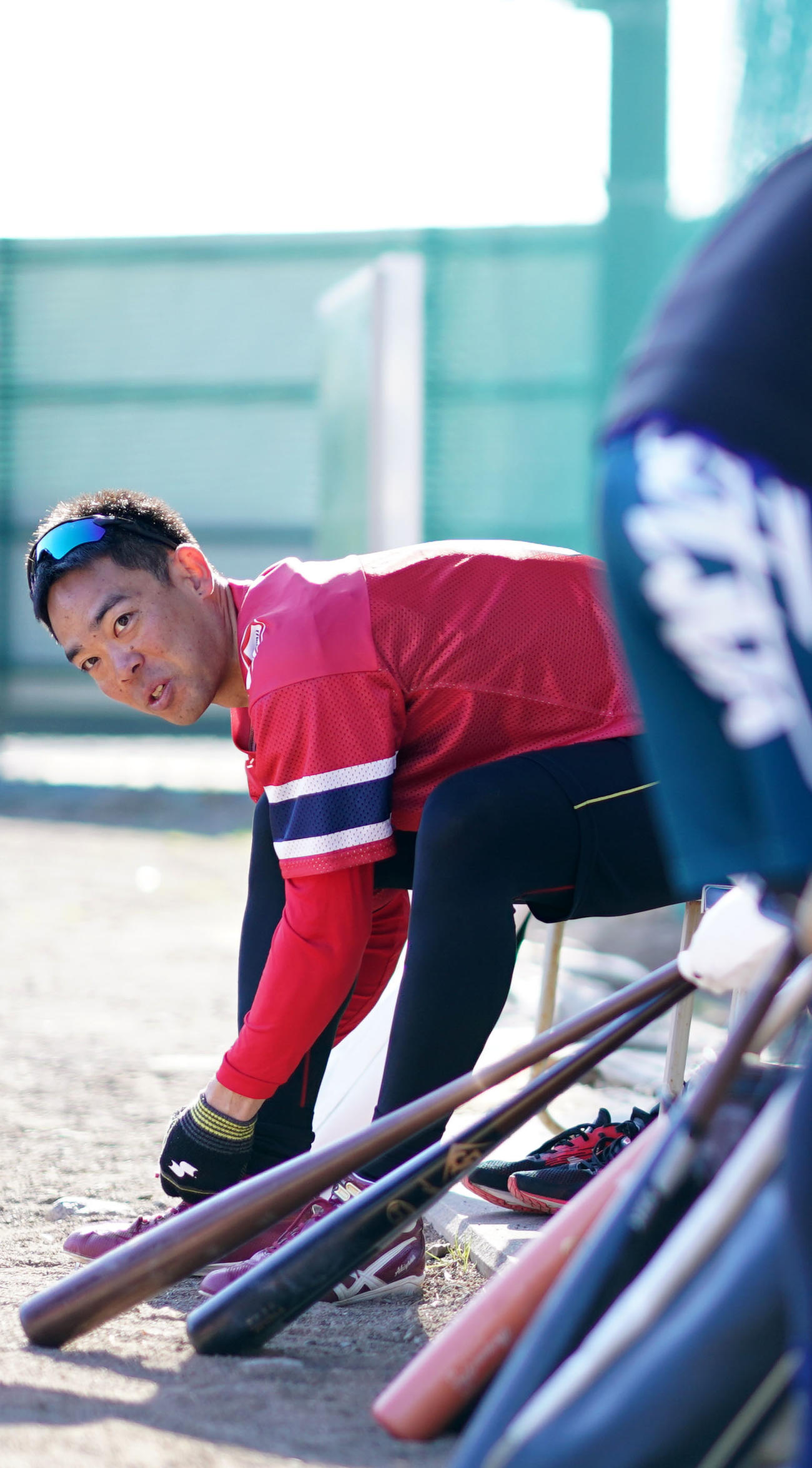 練習へ向かう広島秋山（撮影・横山健太）