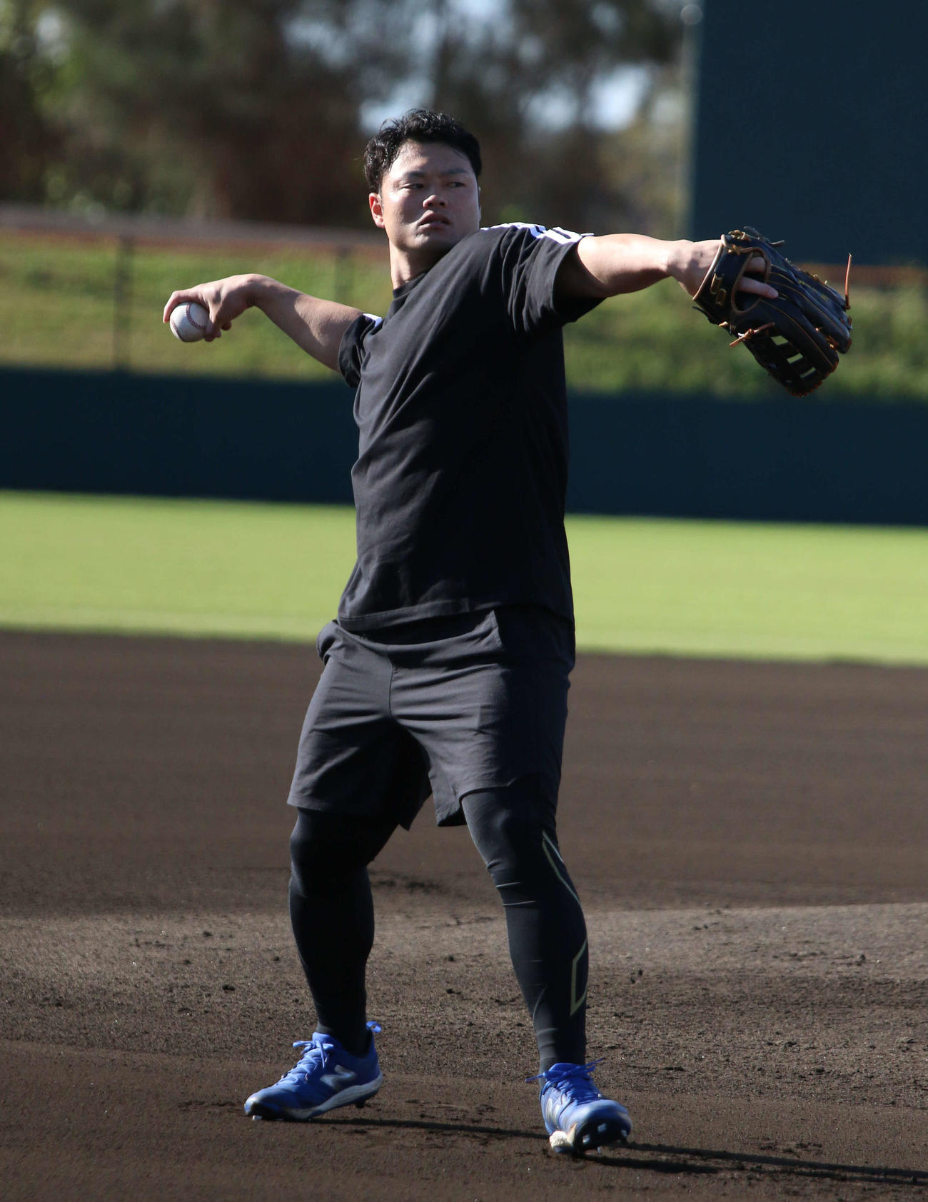 沖縄県内で自主トレを公開した中日細川（撮影・木下大輔）