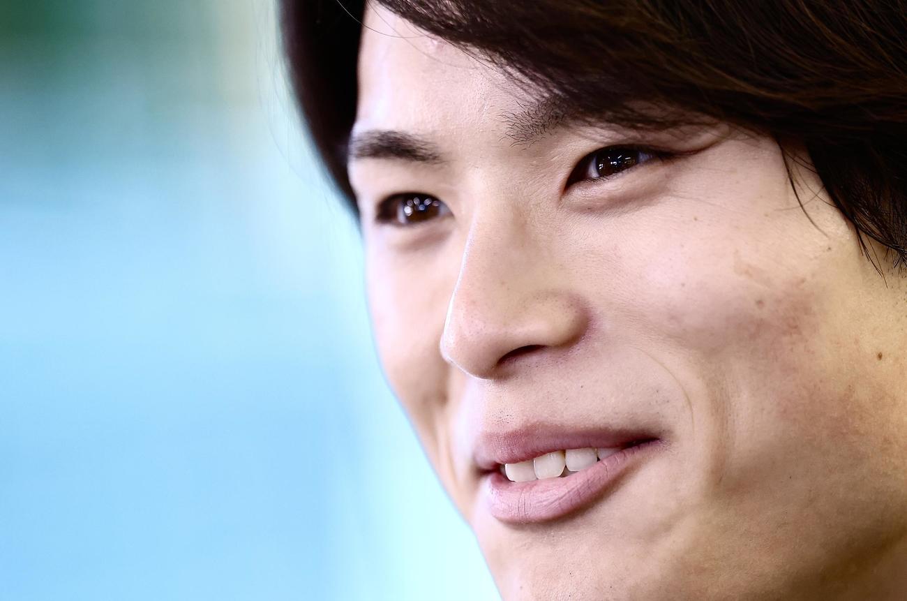 記者の質問に答えるロッテ和田（撮影・河田真司）