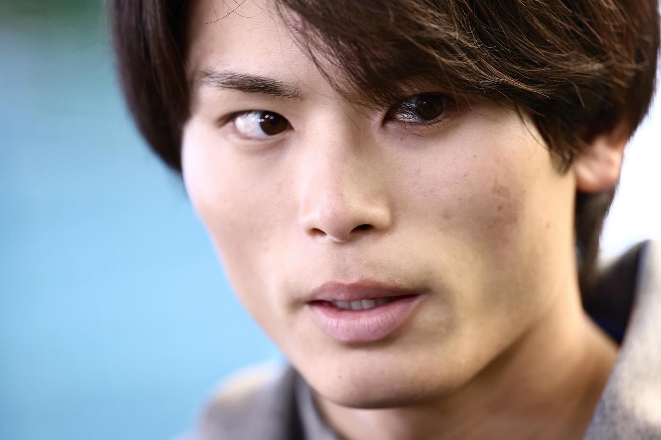 記者の質問に答えるロッテ和田（撮影・河田真司）