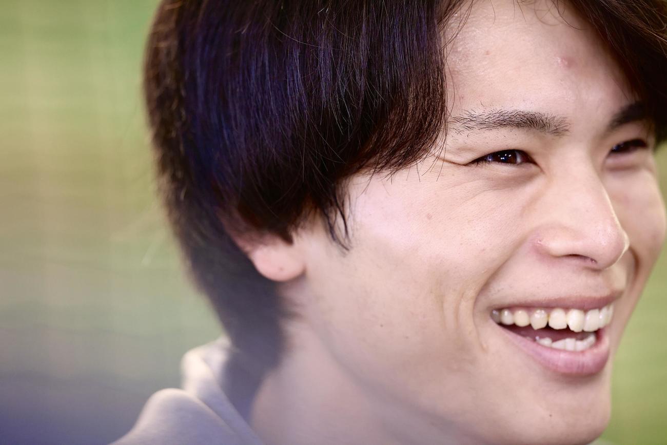 記者の質問に答えるロッテ和田（撮影・河田真司）