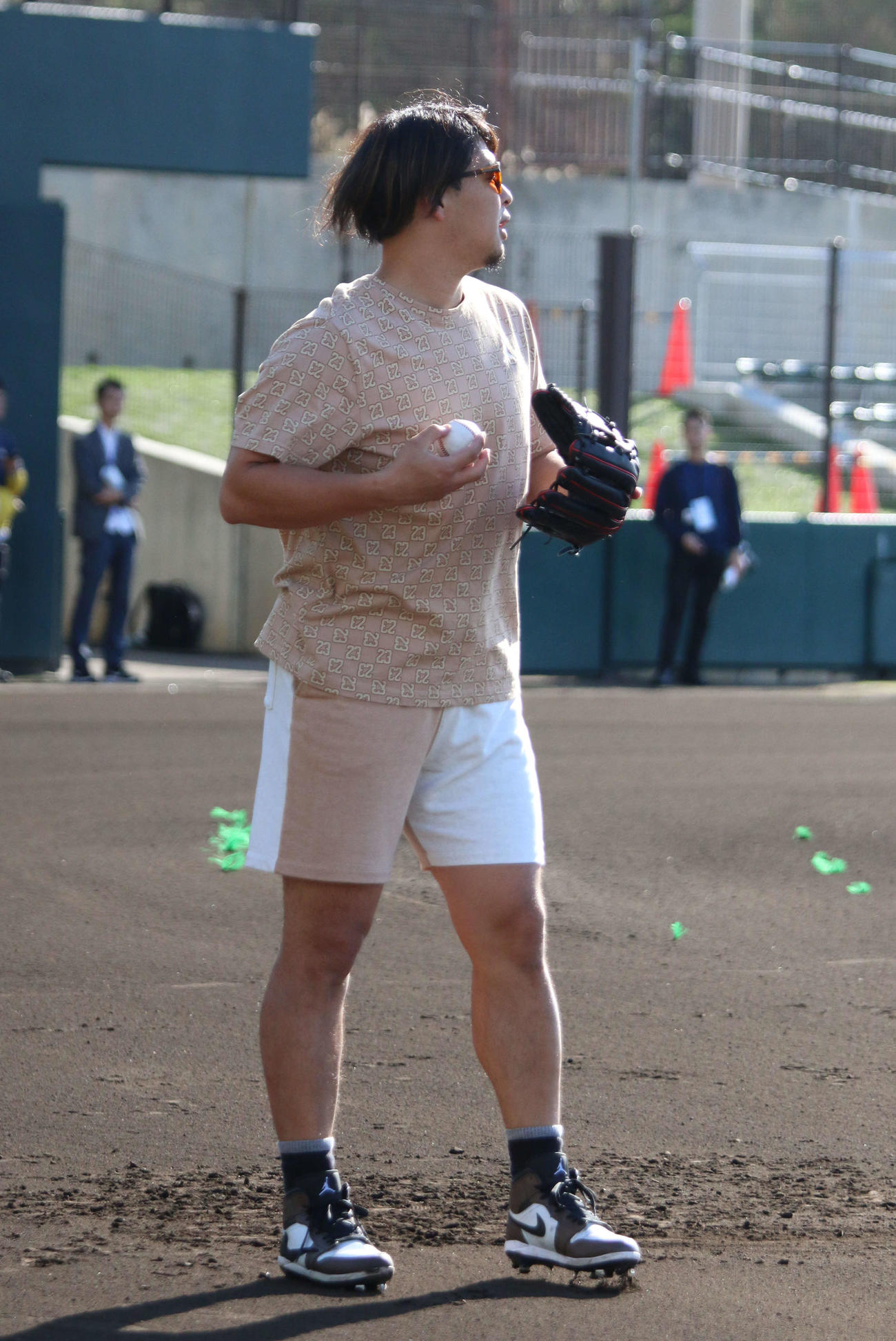 沖縄県内で自主トレを公開した楽天浅村（撮影・木下大輔）