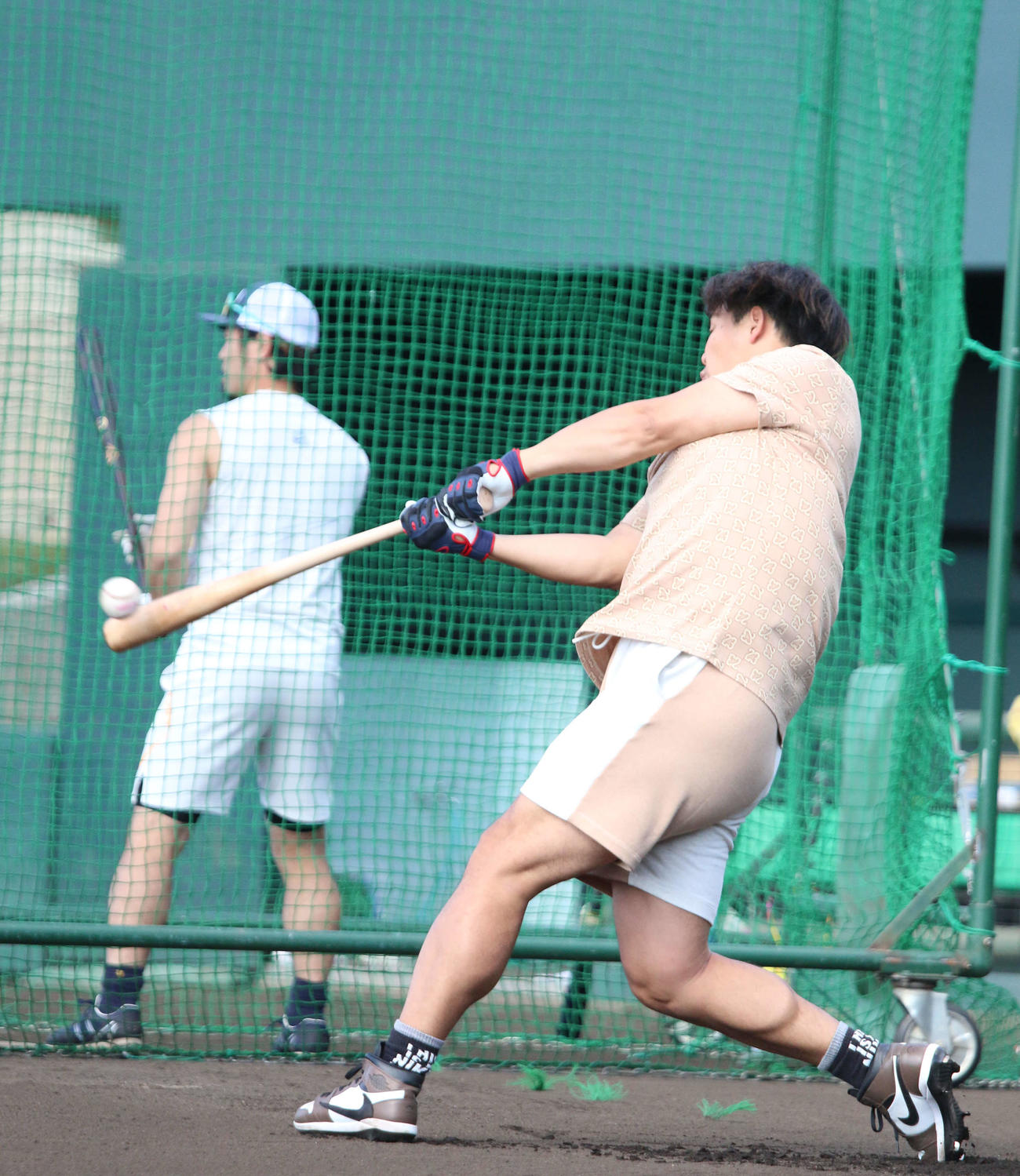 沖縄県内で自主トレを公開した楽天浅村（撮影・木下大輔）