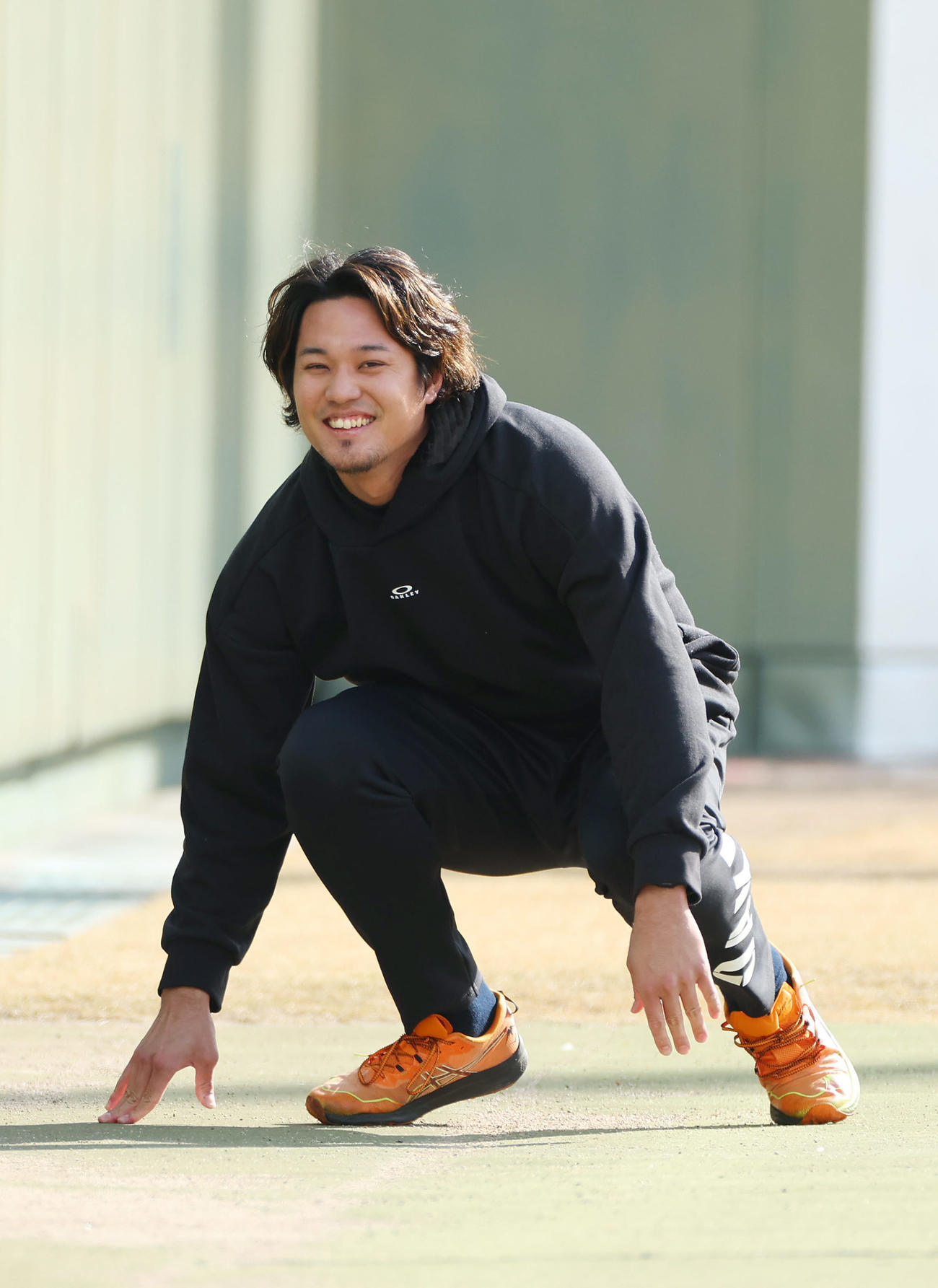 鳴尾浜球場で笑顔を見せる藤浪（撮影・前田充）
