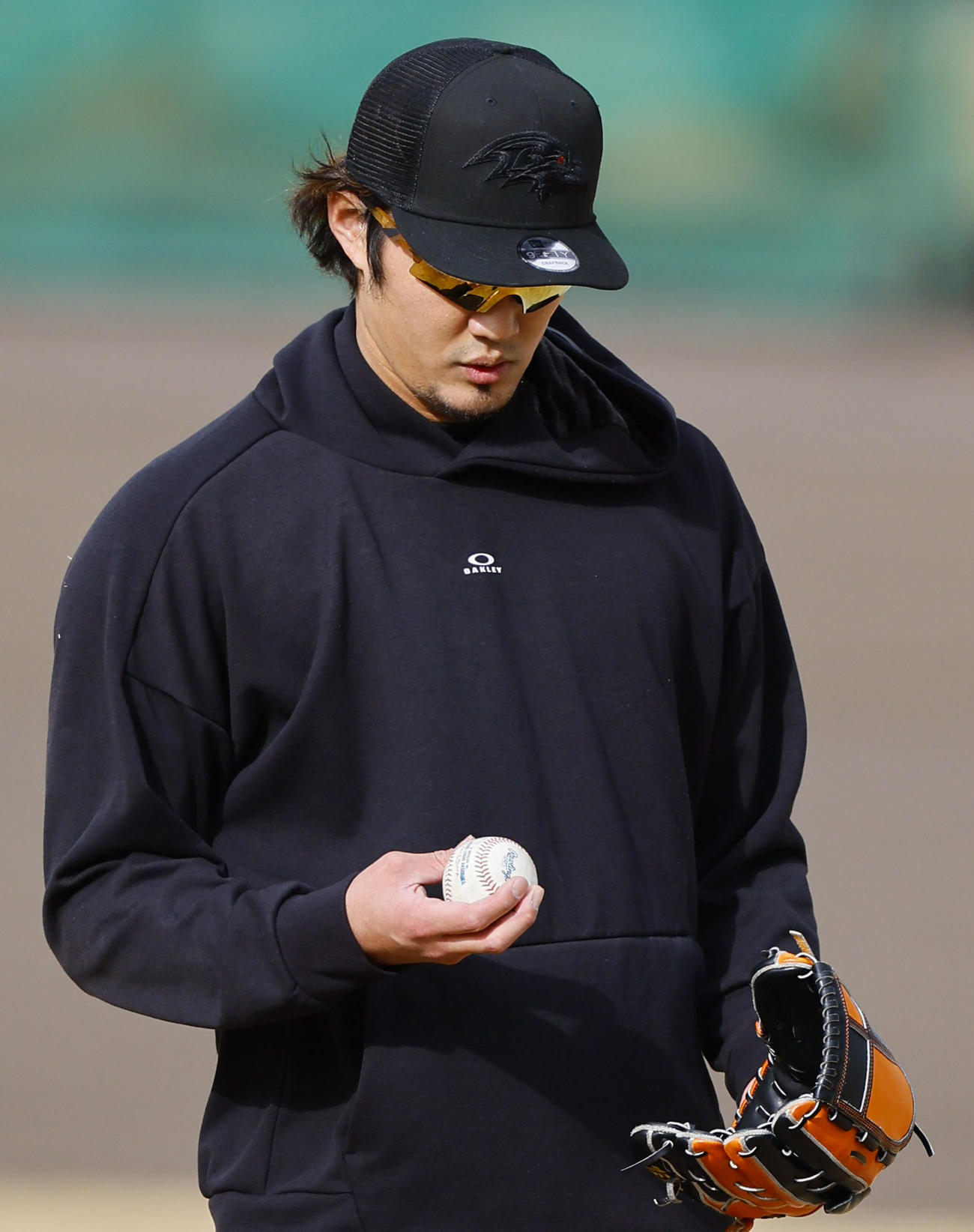 古巣の鳴尾浜球場でキャッチボールをする藤浪（撮影・藤尾明華）