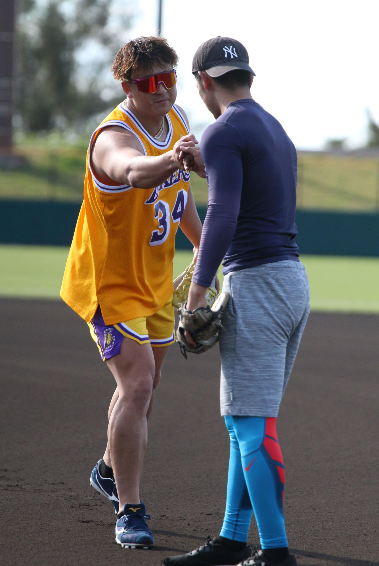 沖縄県内で自主トレを公開したオリックス杉本（撮影・木下大輔）