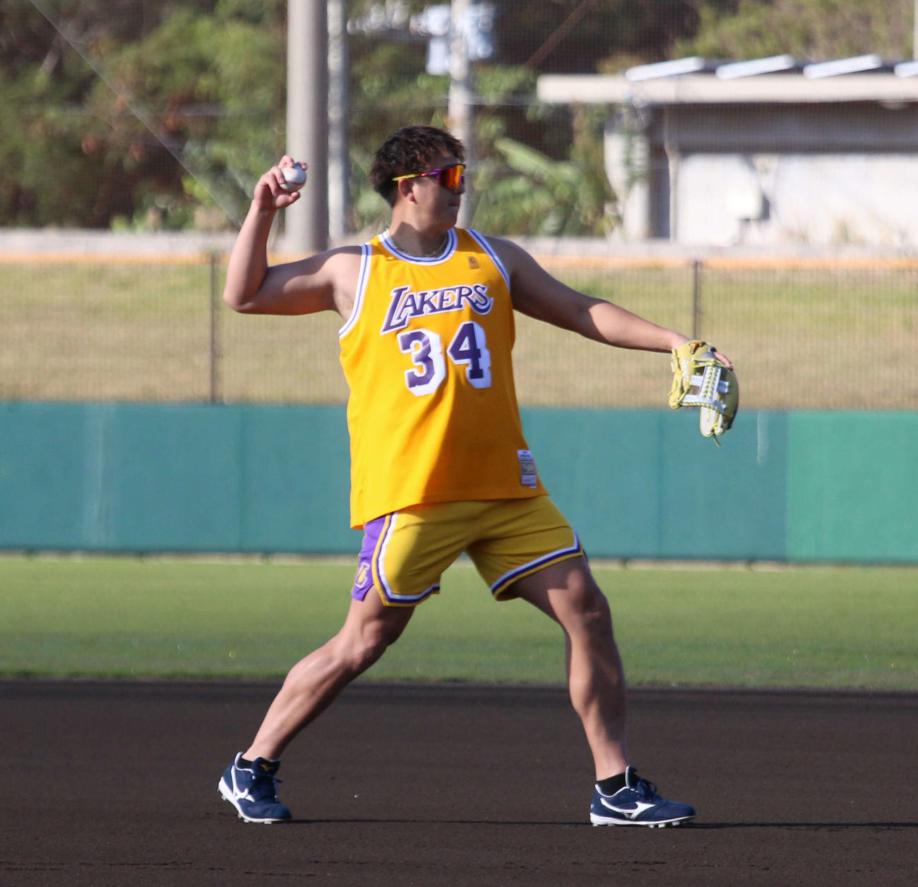 沖縄県内で自主トレを公開したオリックス杉本（撮影・木下大輔）