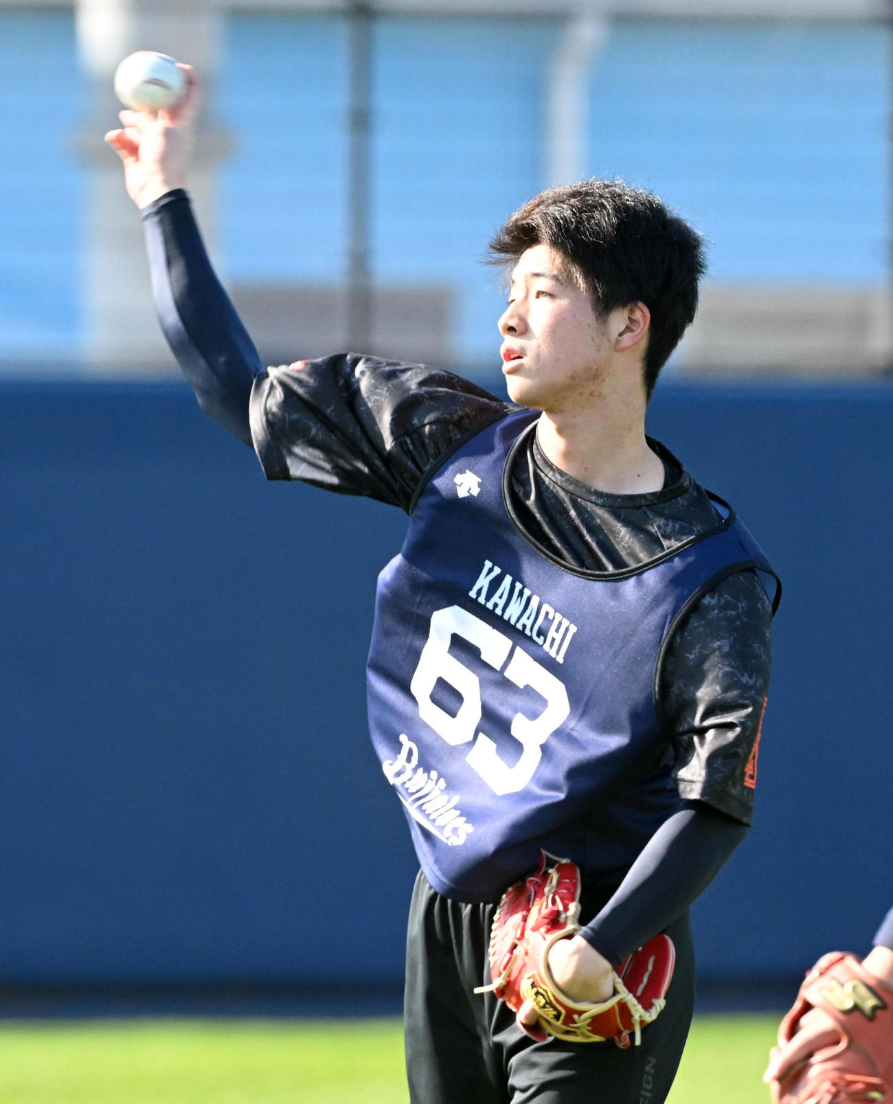 新人合同自主トレでキャッチボールを行うオリックス河内（撮影・前岡正明）