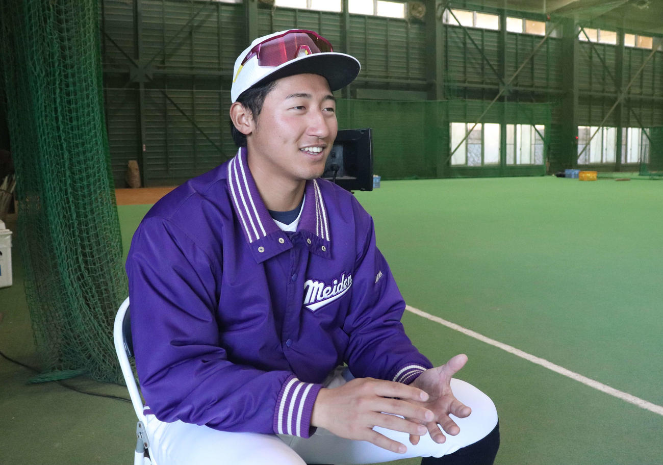 インタビューに応じる、立命大の竹内主将（3年）
