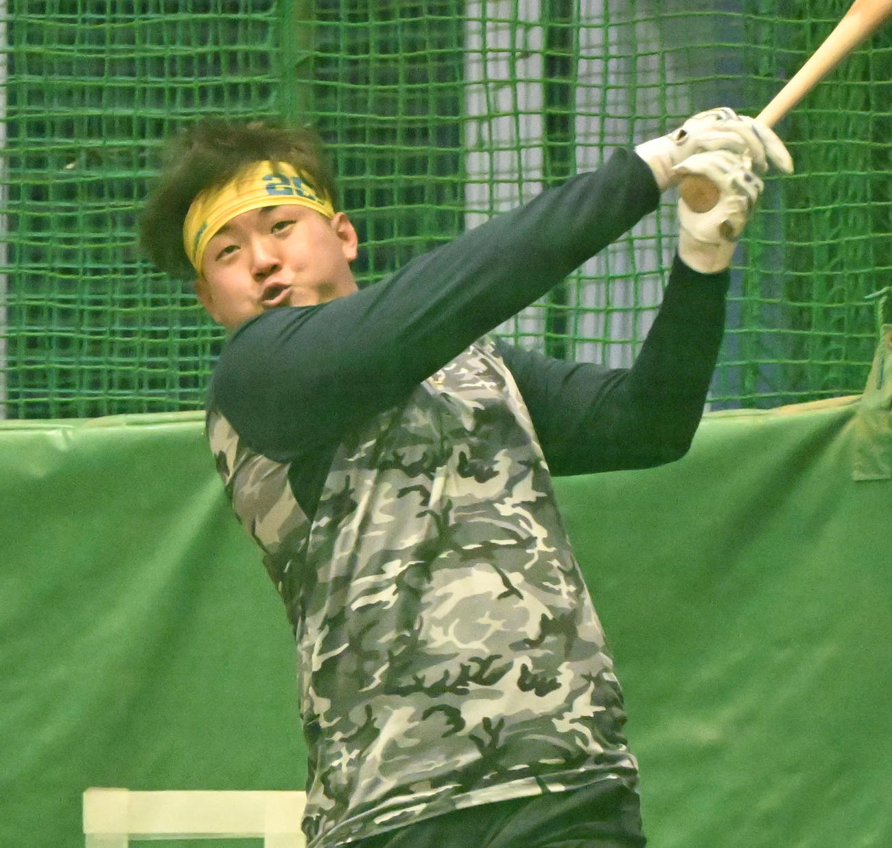 打撃練習を精力的にこなすオリックス内藤（撮影・和賀正仁）