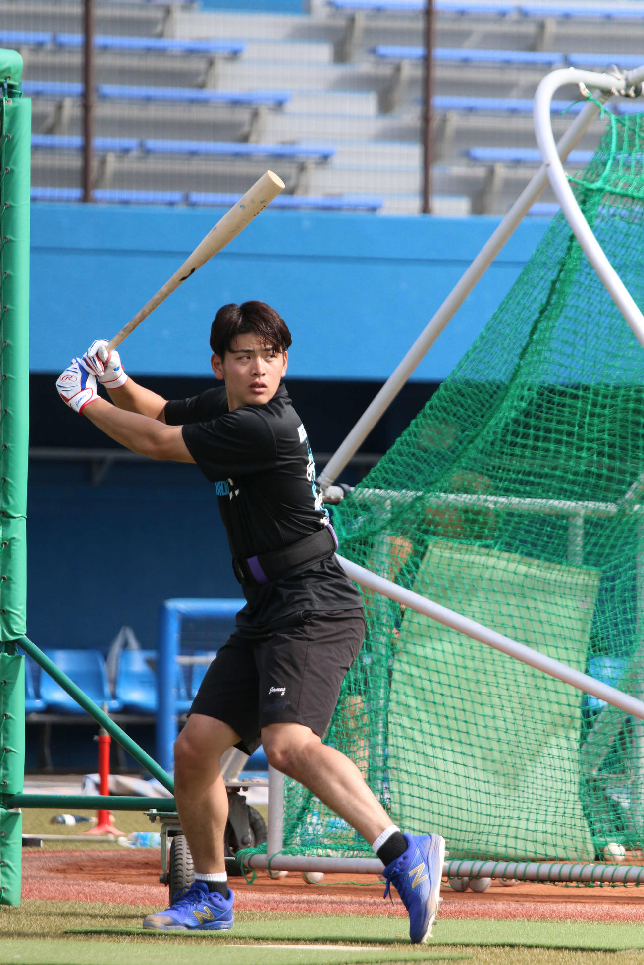 沖縄・伊江村での自主トレを公開した日本ハム野村（撮影・木下大輔）