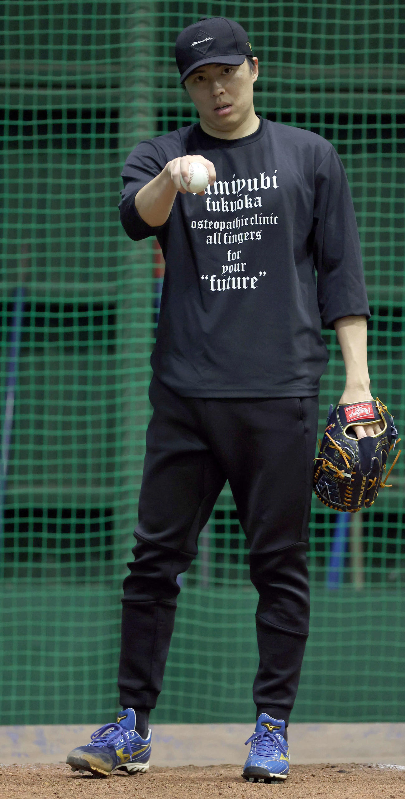 ブルペンで投球練習をする日本ハム田中正（撮影・佐藤翔太）