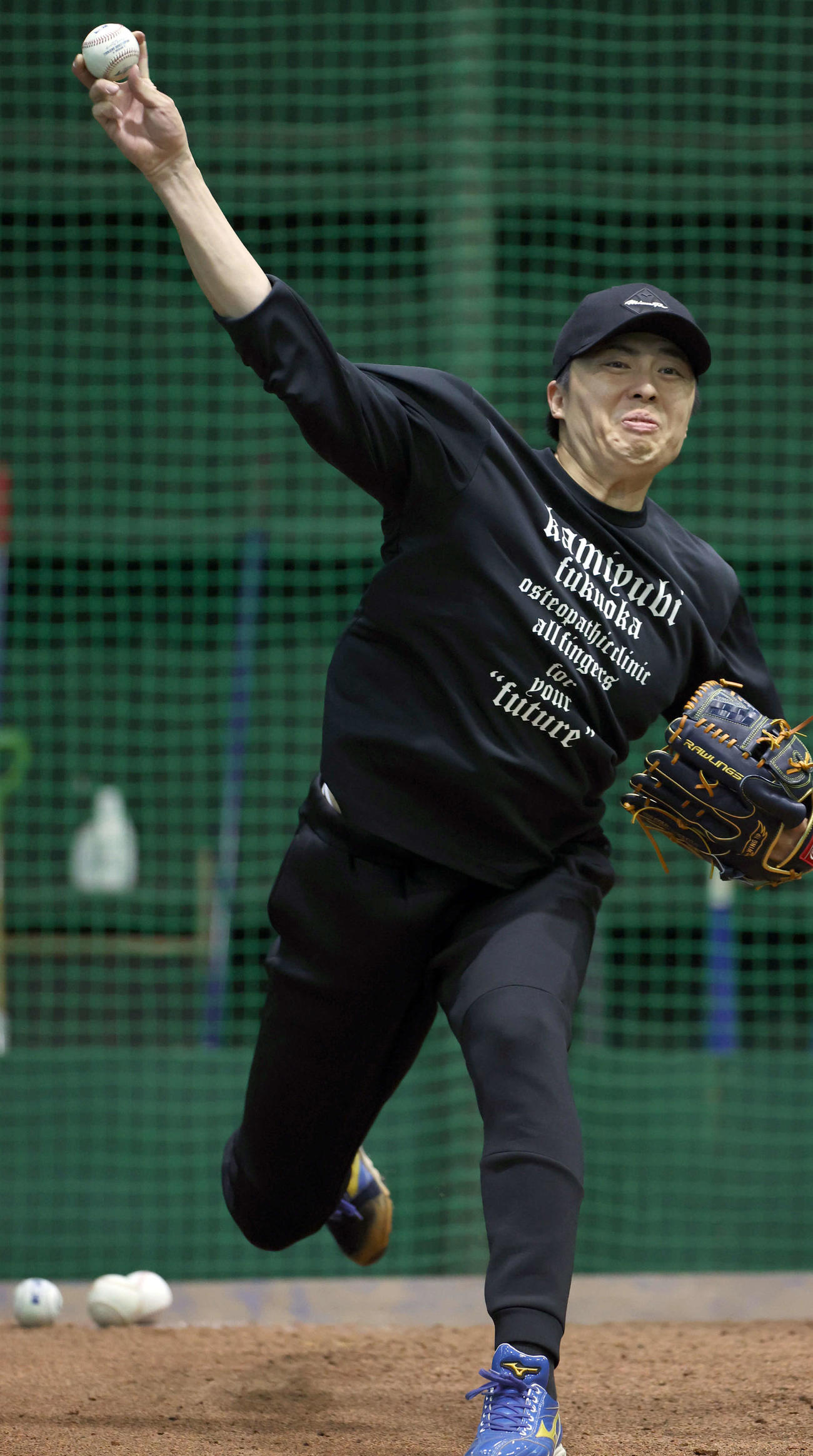 ブルペンで投球練習をする日本ハム田中正（撮影・佐藤翔太）