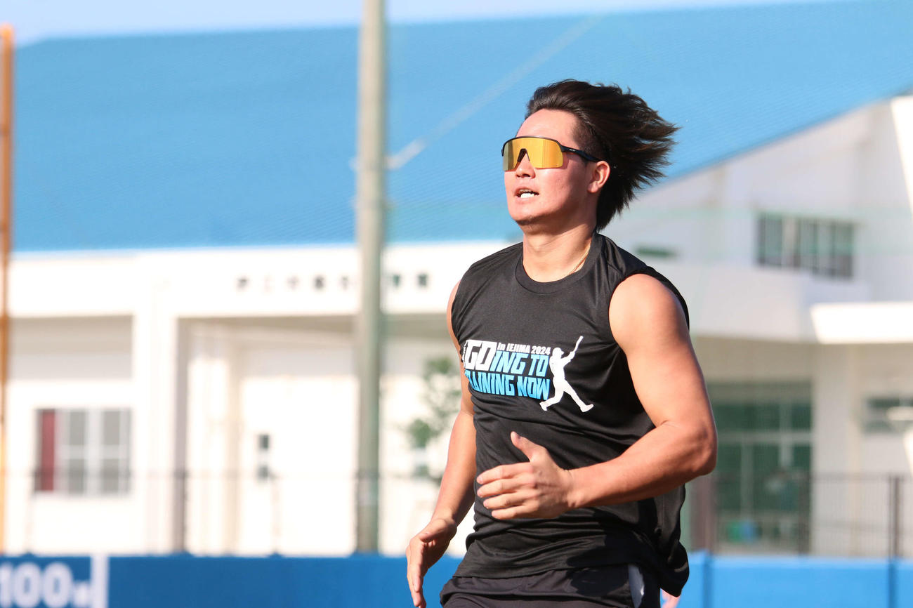 沖縄・伊江村での自主トレを公開した日本ハム郡（撮影・木下大輔）