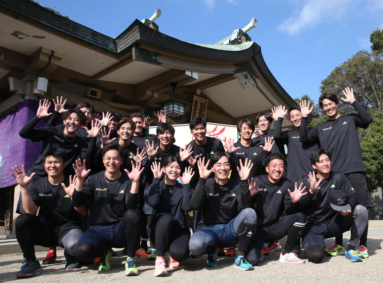 後列左からソフト前田純、ロッテ高野、ソフトバンクリチャード、中烈左から阪神富田蓮、ソフト大野稼頭央、ロッテ本前郁也、楽天早川隆久、ソフト田浦文丸、西武隅田知一郎、ロッテ小島和哉、ソフト藤井皓哉、前列左からソフト松本晴、阪神大竹耕太郎、桜井心那、ソフトバンク和田毅、ヤクルト嘉弥真新也、ソフトバンク板東湧梧（撮影・冨田成美）