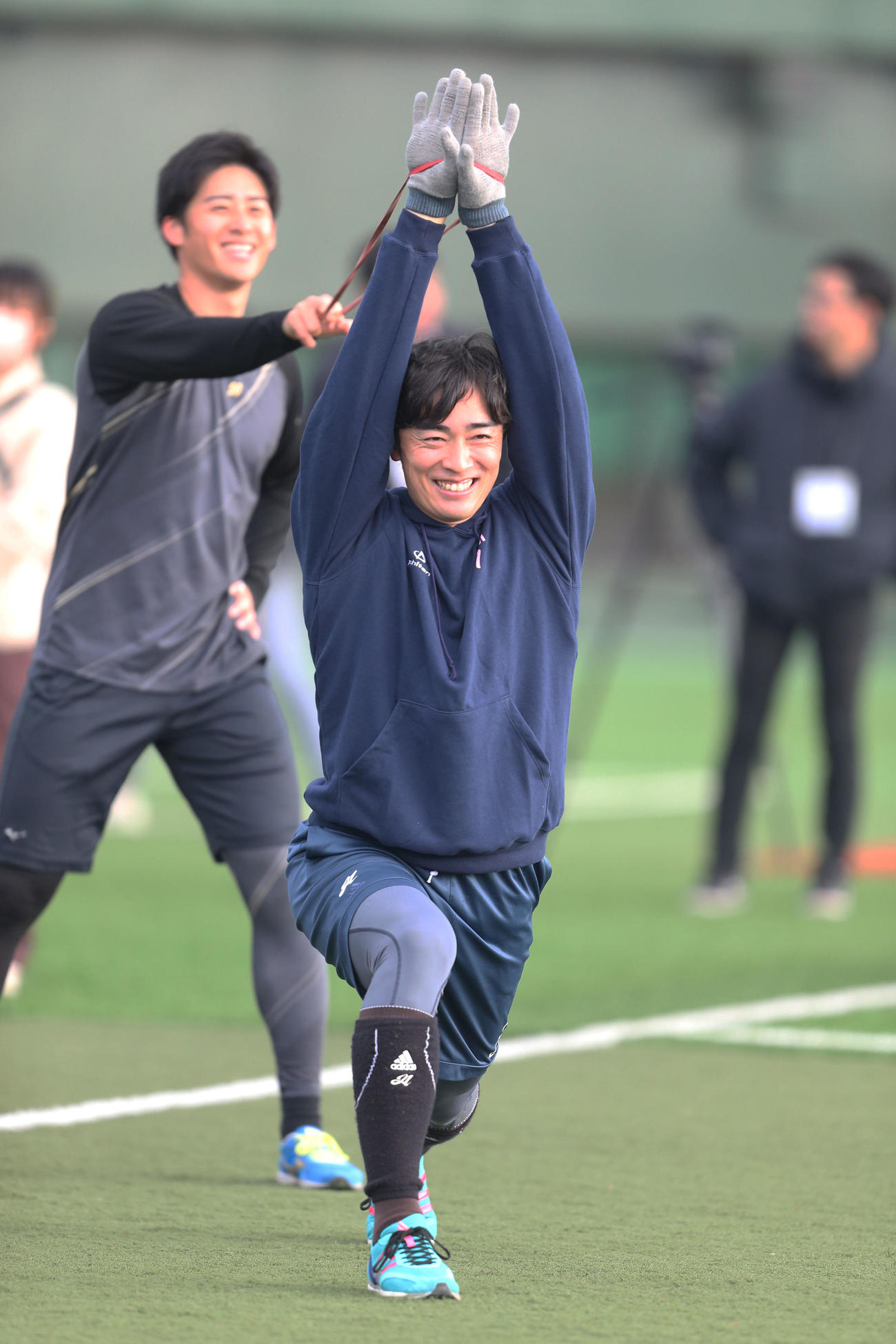 チューブトレーニングをする和田（撮影・冨田成美）