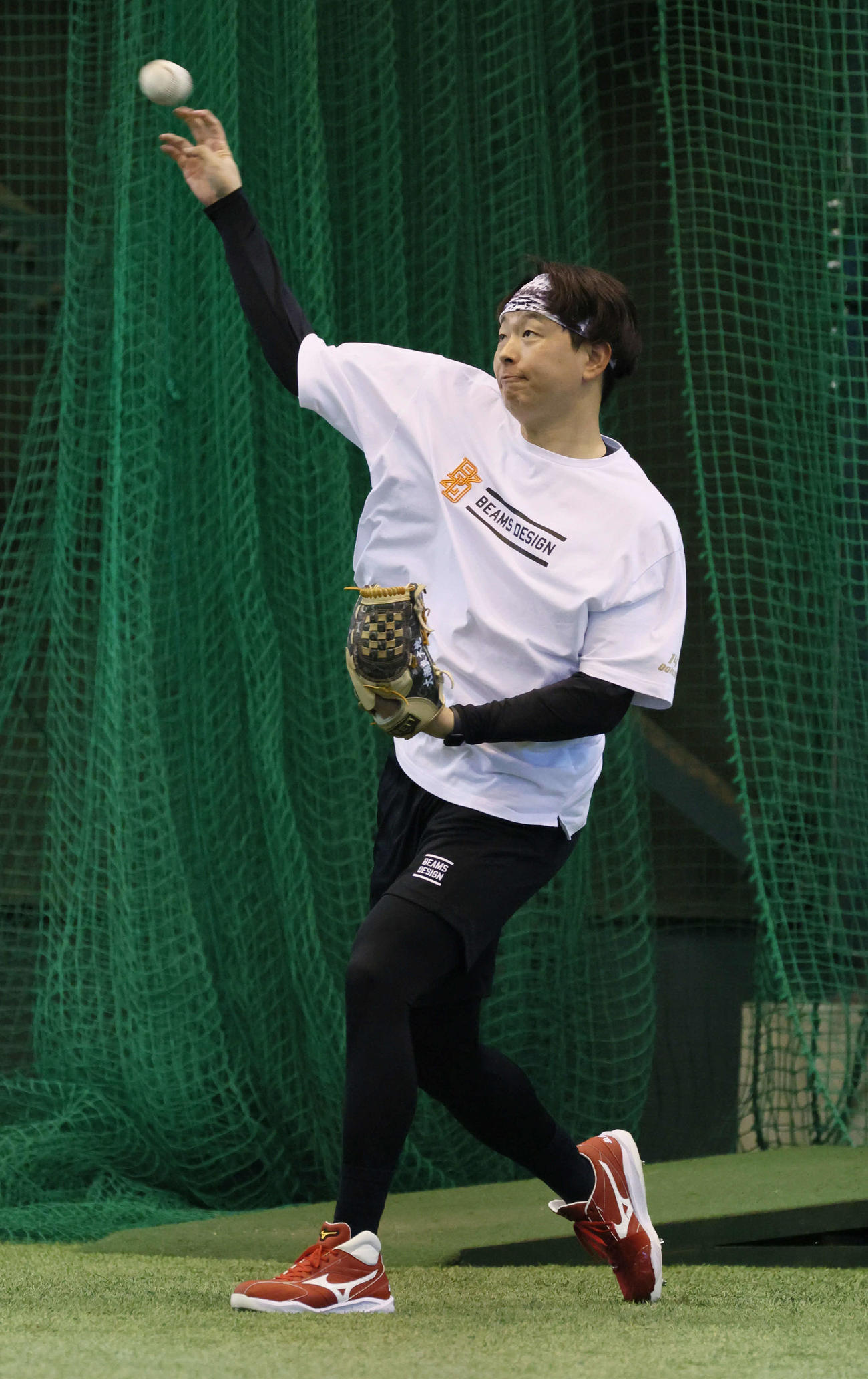 合同自主トレに参加し、キャッチボールをする広島大瀬良（撮影・加藤孝規）