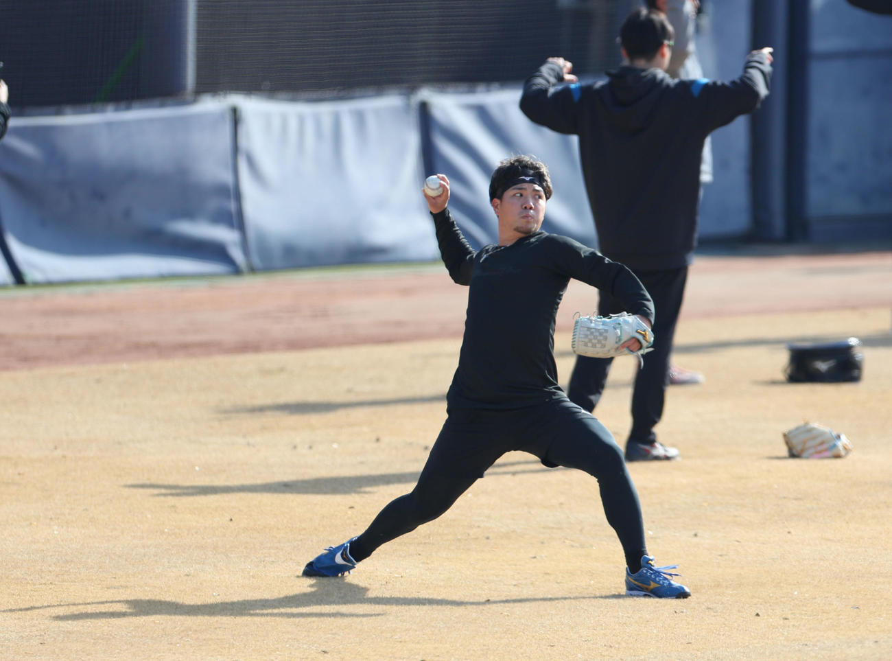 10日、キャッチボールをする日本ハム金村（撮影・佐藤翔太）