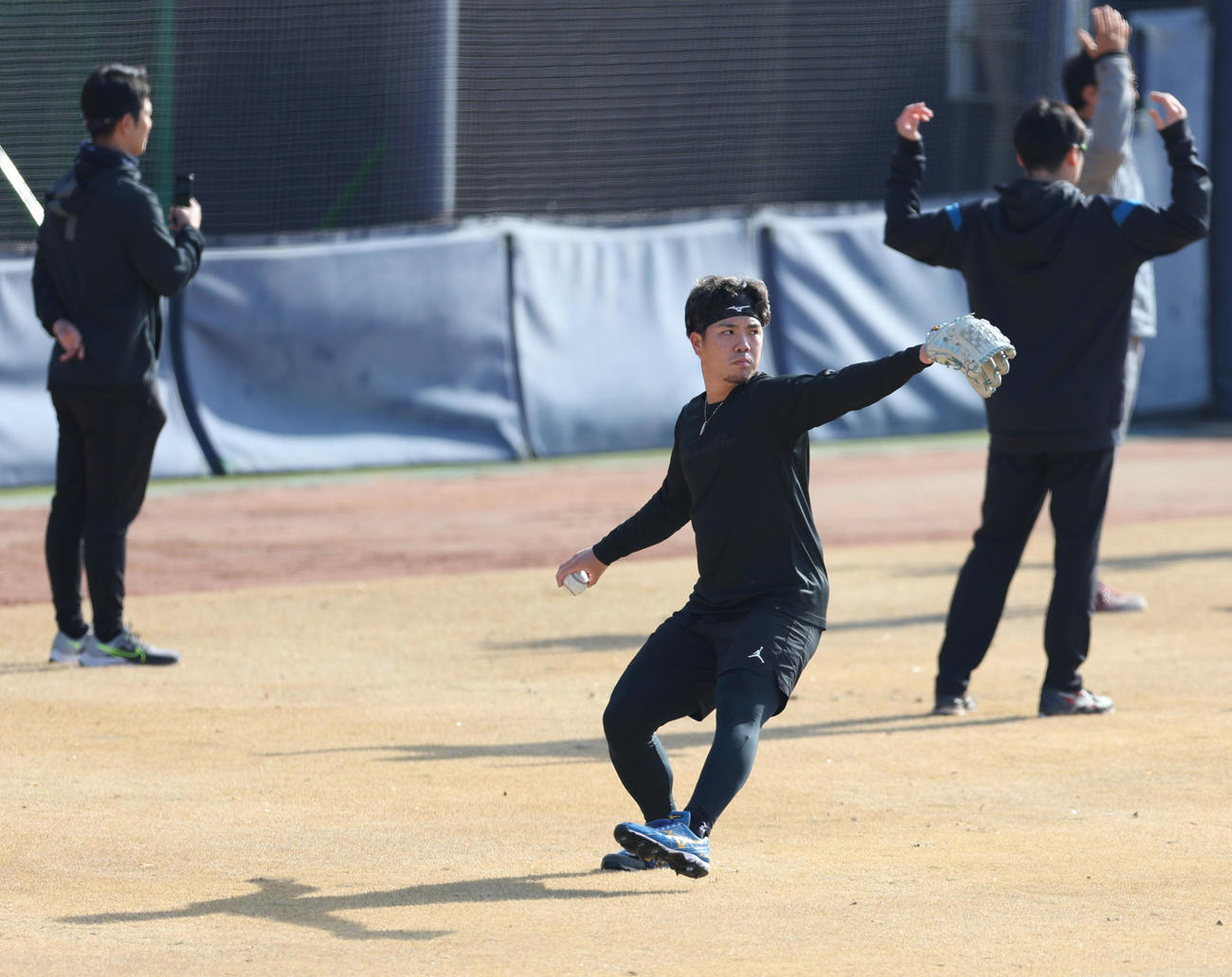 10日、キャッチボールをする日本ハム金村（撮影・佐藤翔太）