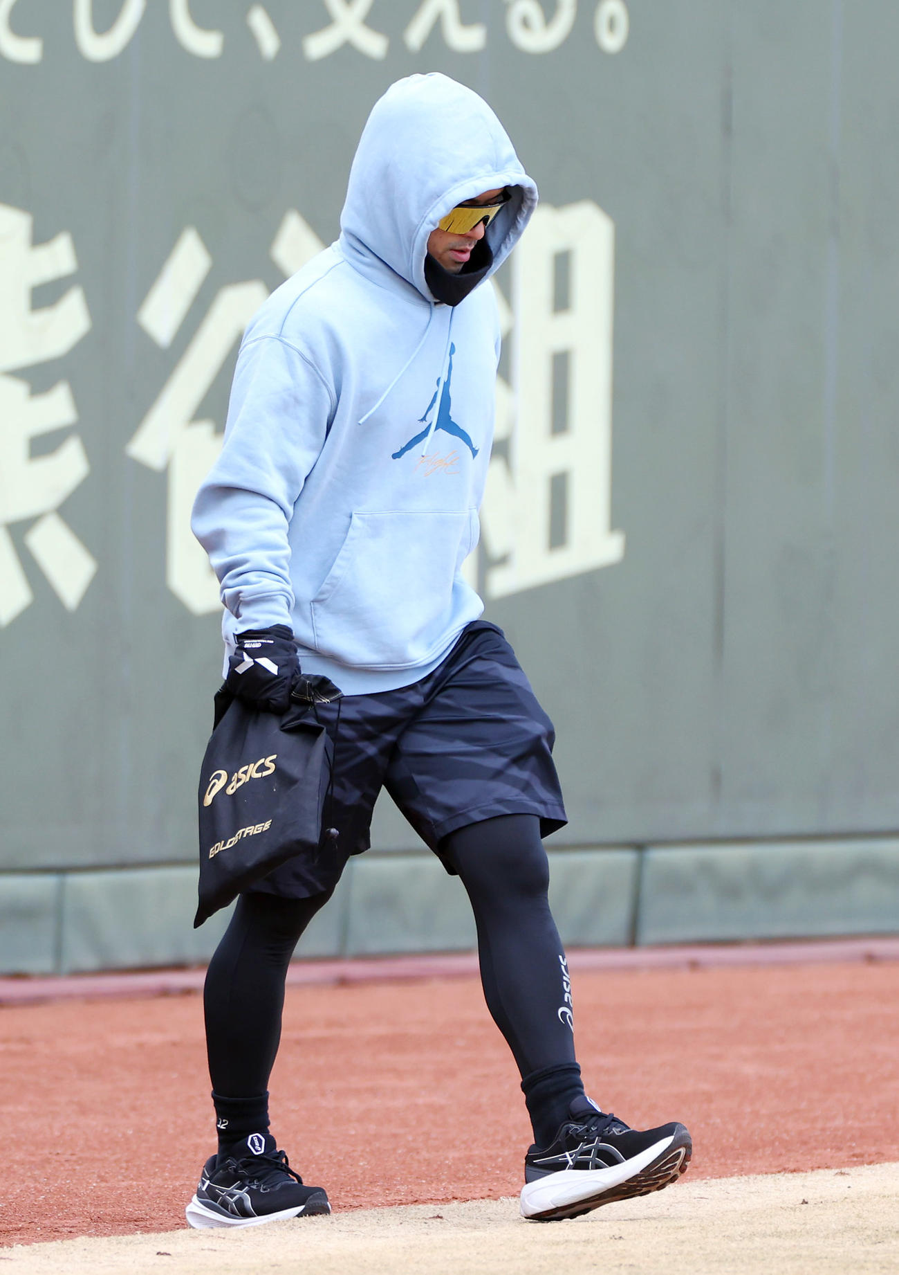 鳴尾浜球場で汗を流した阪神坂本（撮影・前田充）