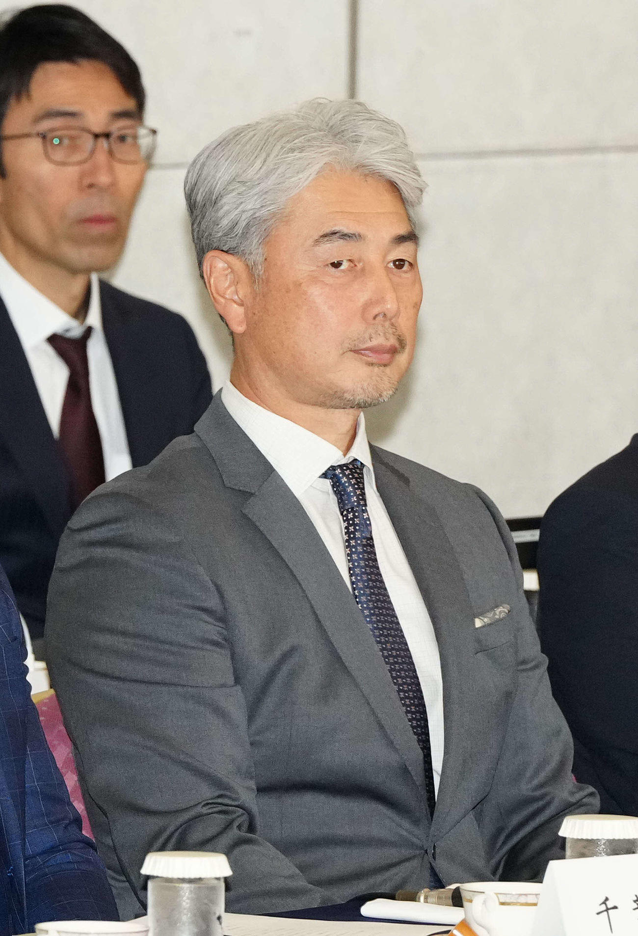 NPB12球団監督会議に臨むロッテ吉井監督（撮影・江口和貴）