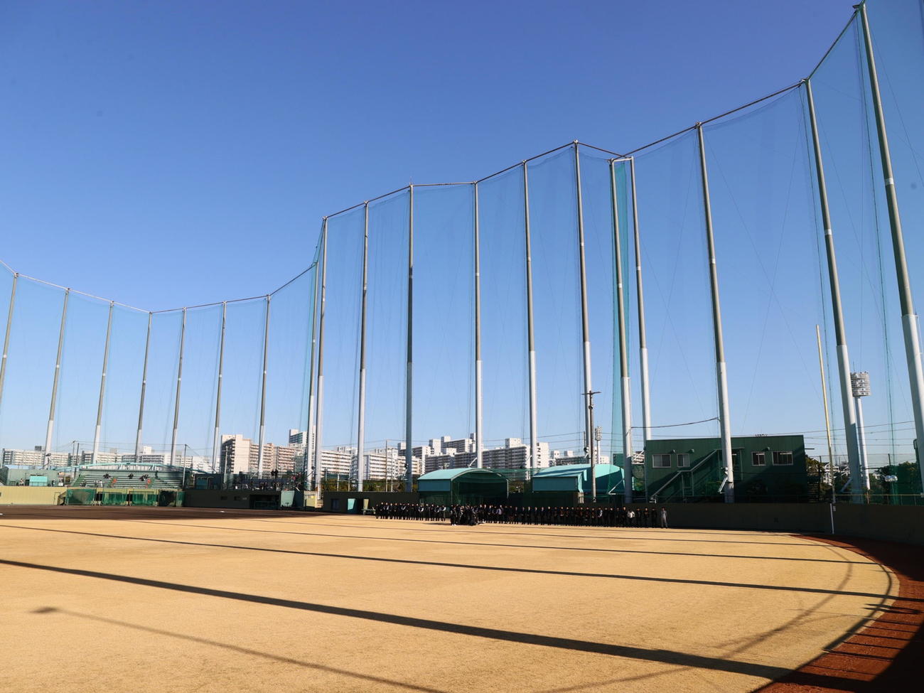 阪神淡路大震災の犠牲者に対し黙祷を捧げる、阪神ナイン、首脳陣、球団関係者（撮影・上山淳一）