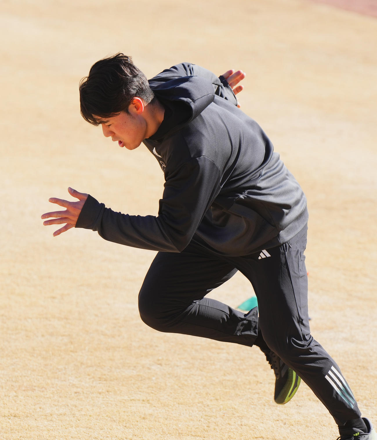 自主トレでダッシュを繰り返す日本ハム清宮（撮影・菅敏）