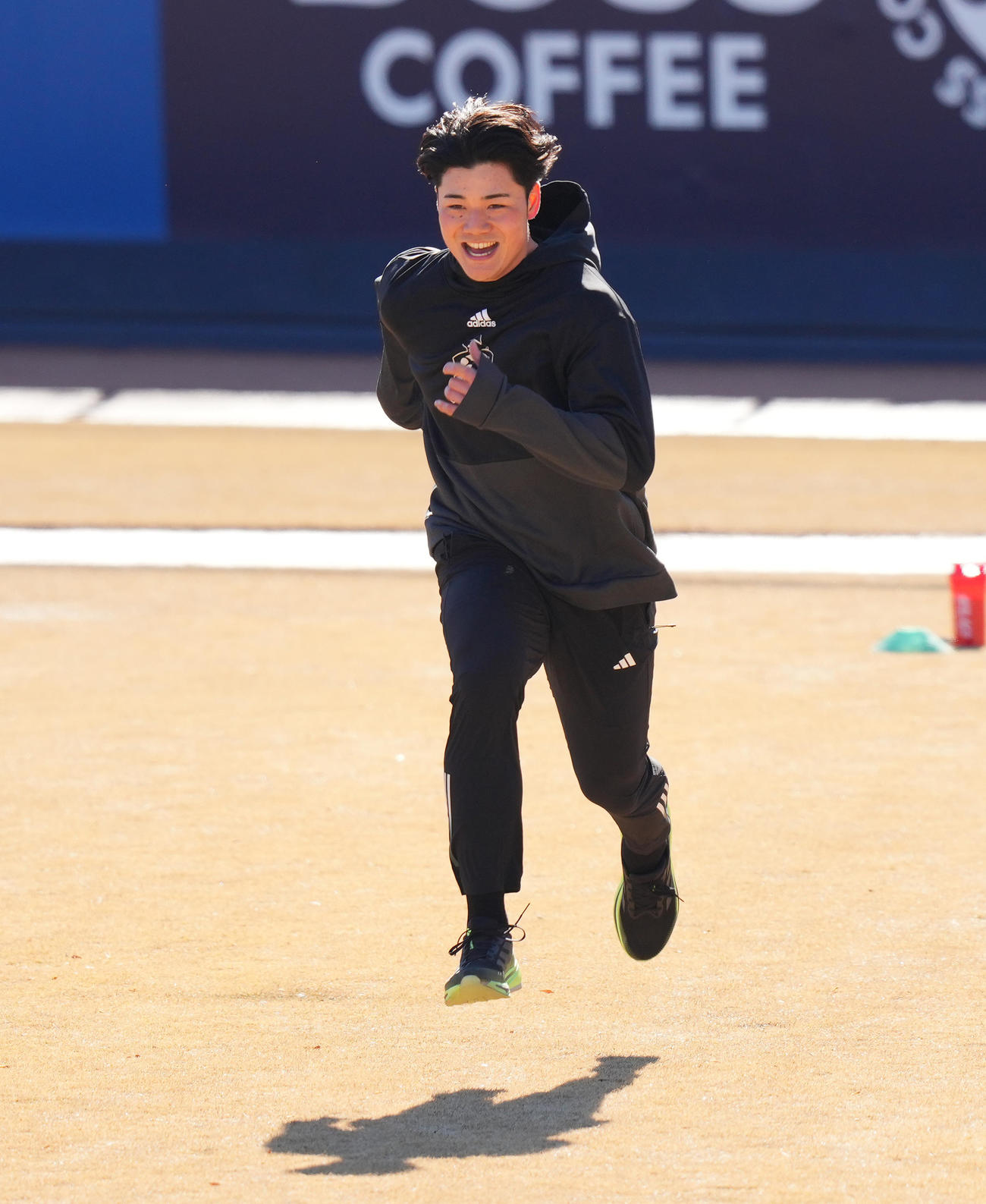 自主トレでダッシュを繰り返す日本ハム清宮（撮影・菅敏）