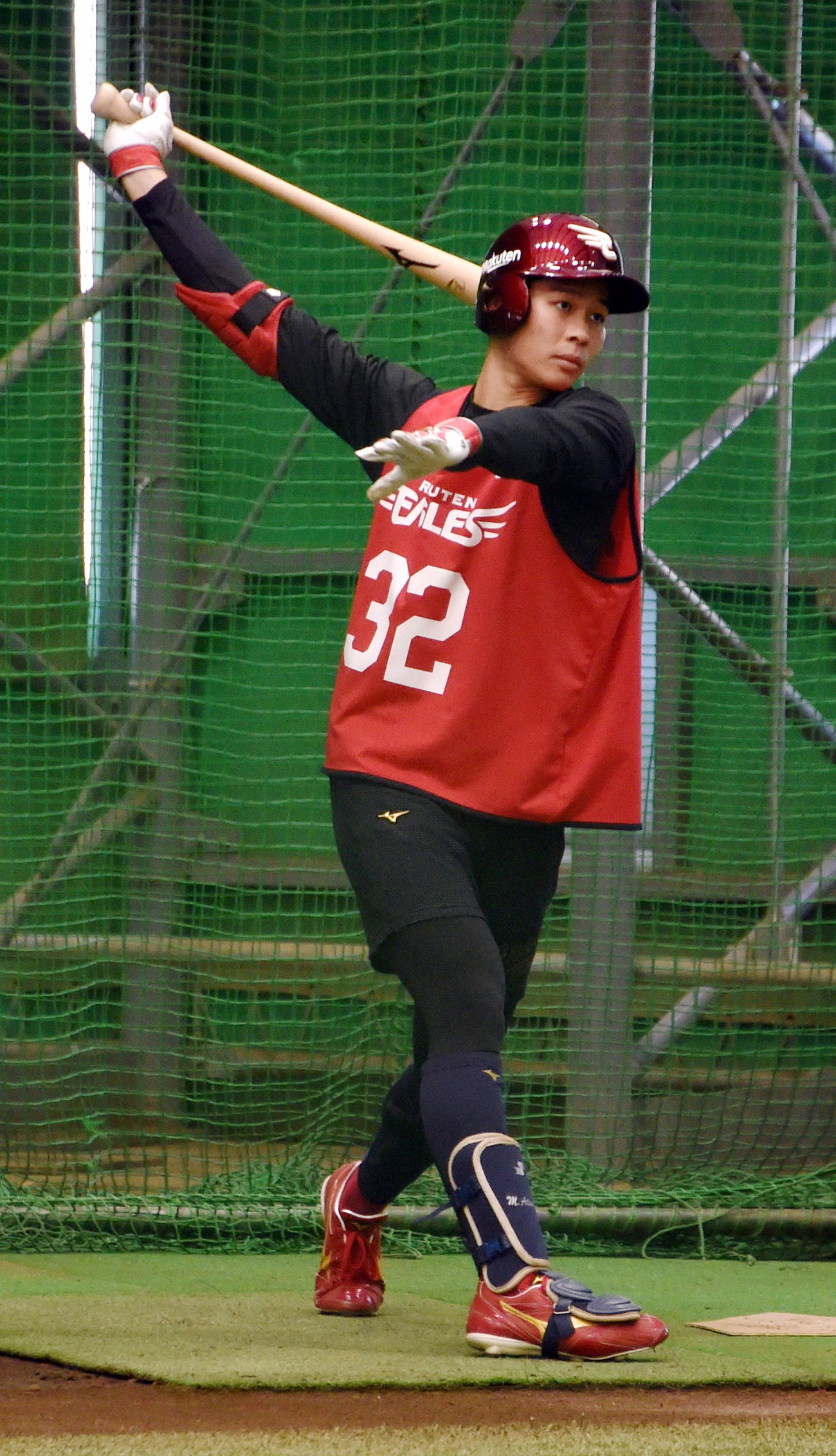 フリー打撃で打ち込む楽天ドラフト6位・中島（撮影・山田愛斗）