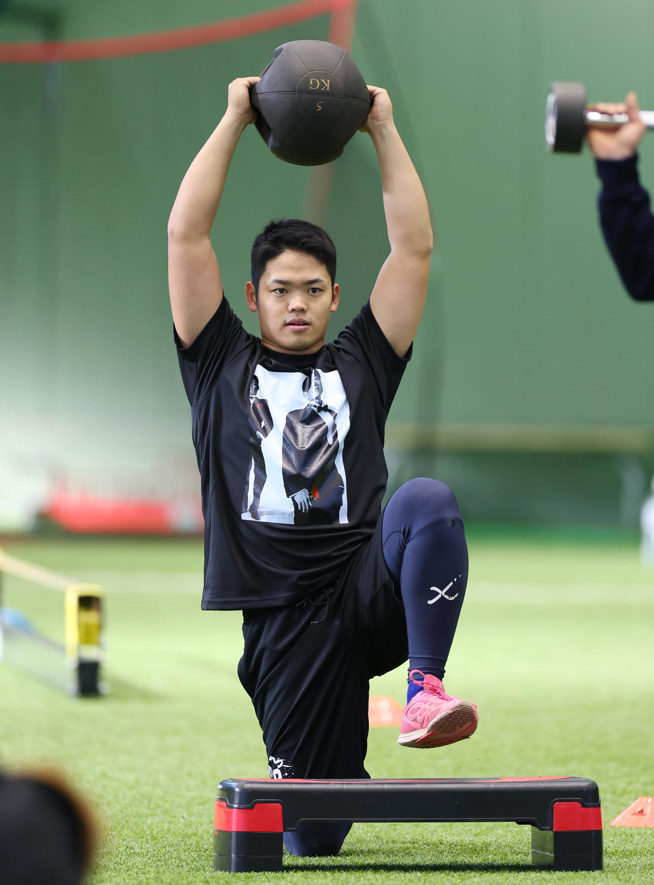 自主トレでトレーニングに励む根尾昂（2024年1月7日撮影）