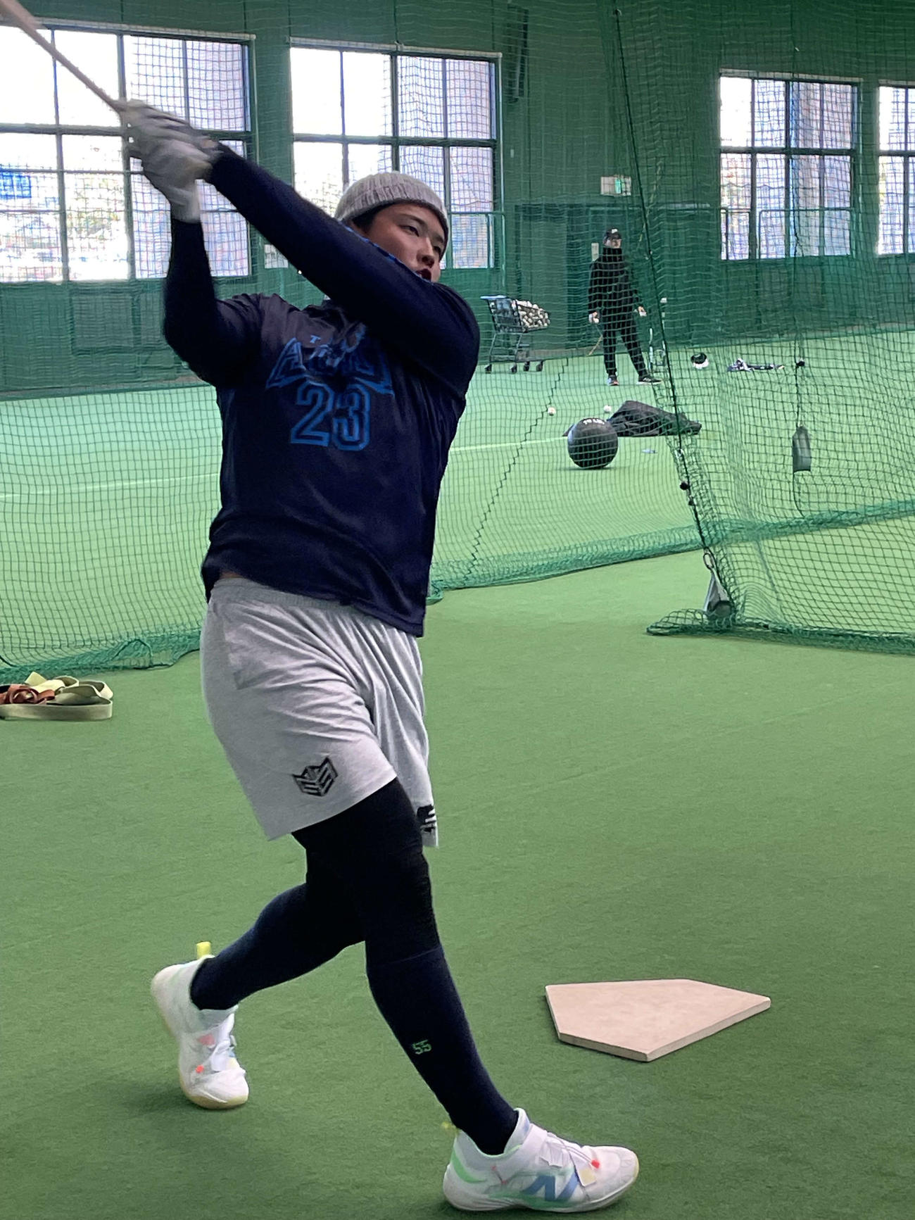 打撃練習をするヤクルト村上