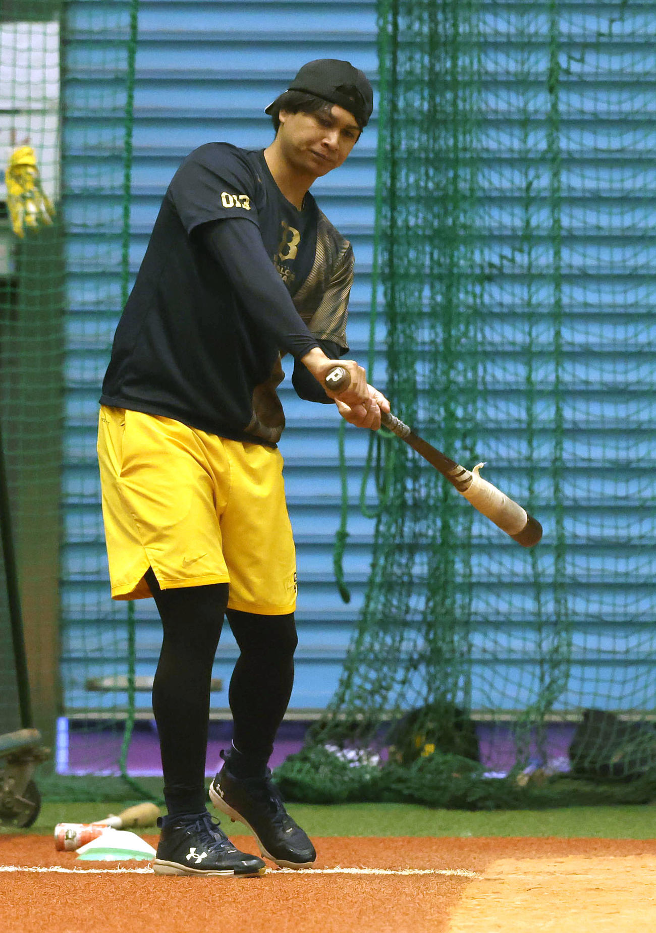 自主トレで素振りするオリックス宇田川（撮影・白石智彦）