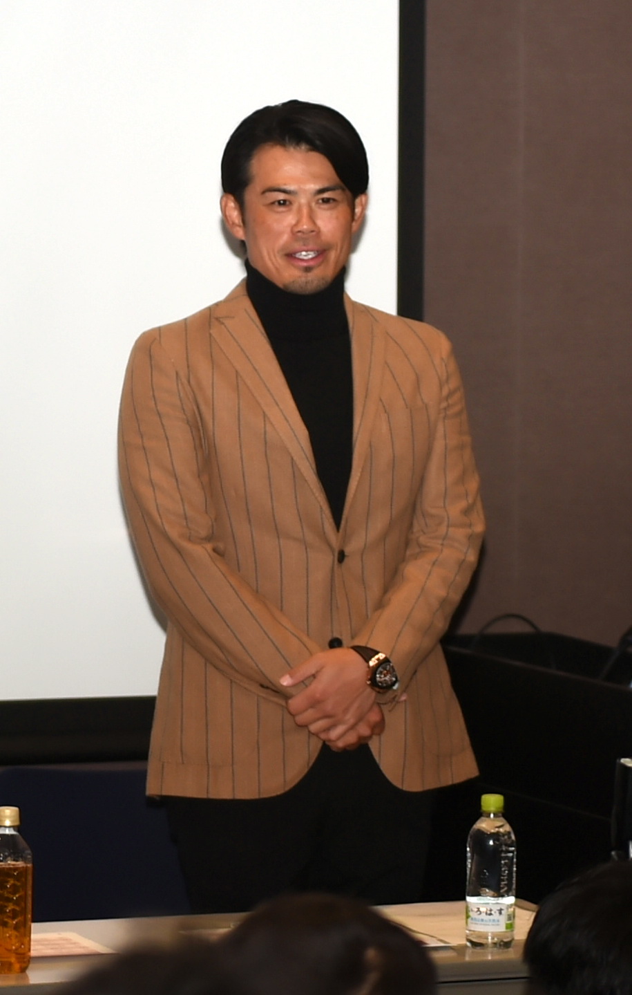 監督・スタッフ会議の冒頭であいさつする楽天今江監督（撮影・山田愛斗）