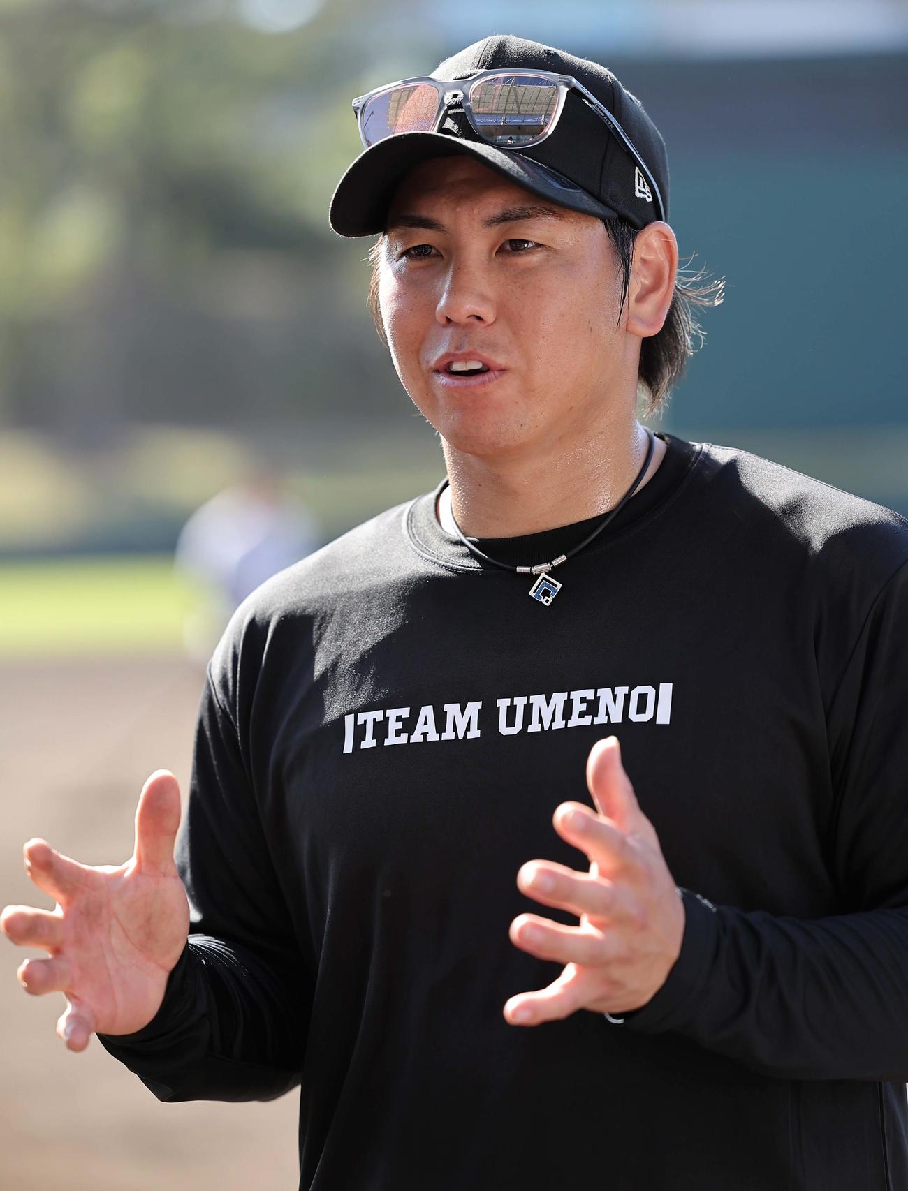 自主トレを公開した梅野は今季の意気込みを話す（撮影・上田博志）