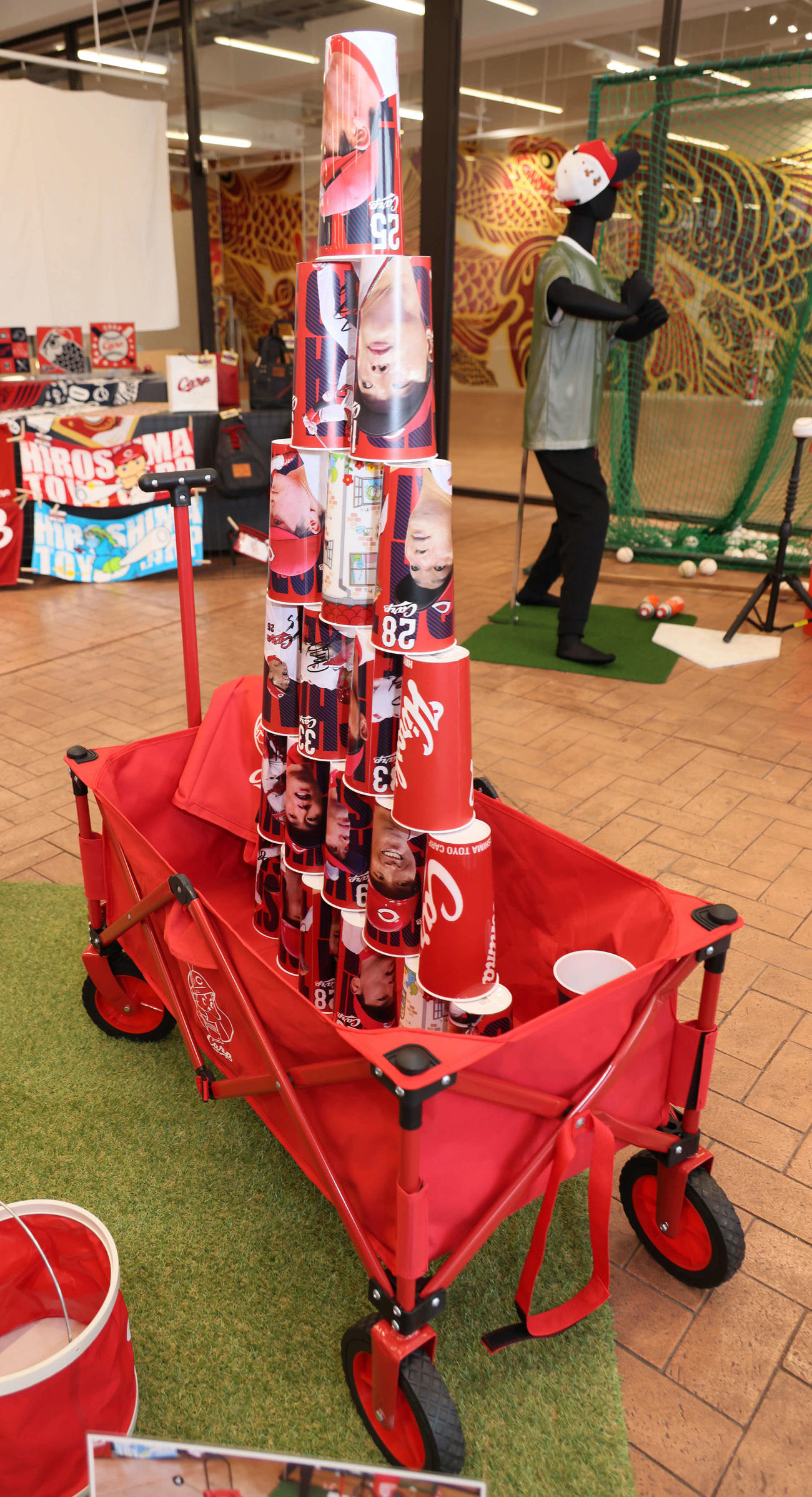 カープグッズ内見会　アウトドアキャリーワゴン（撮影・加藤孝規）