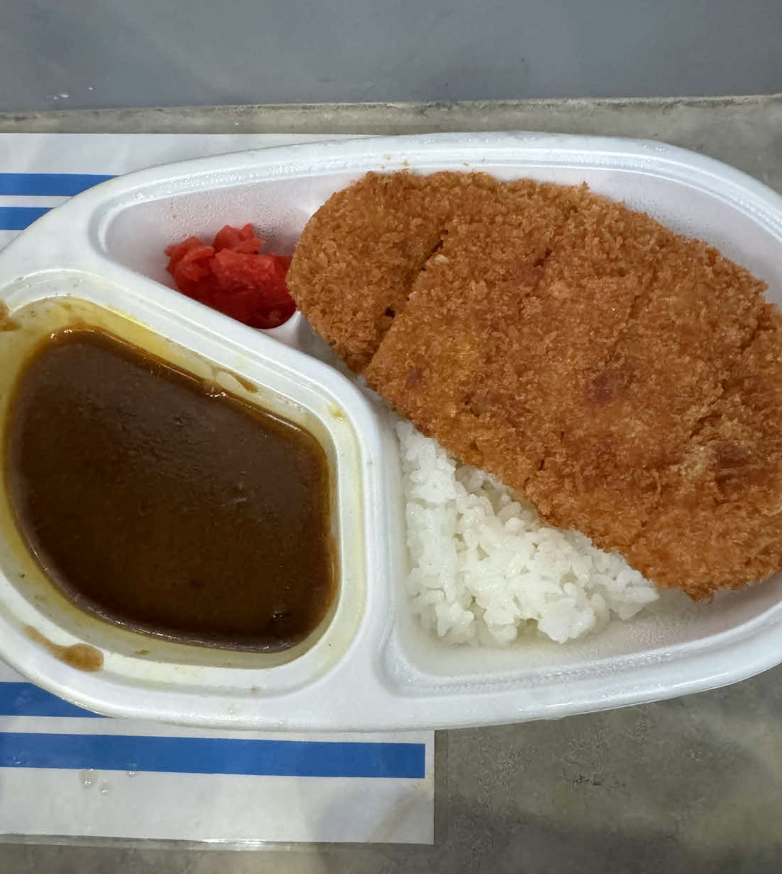 自主トレを公開し、DeNA大和が報道陣に差し入れたお弁当（撮影・小早川宗一郎）