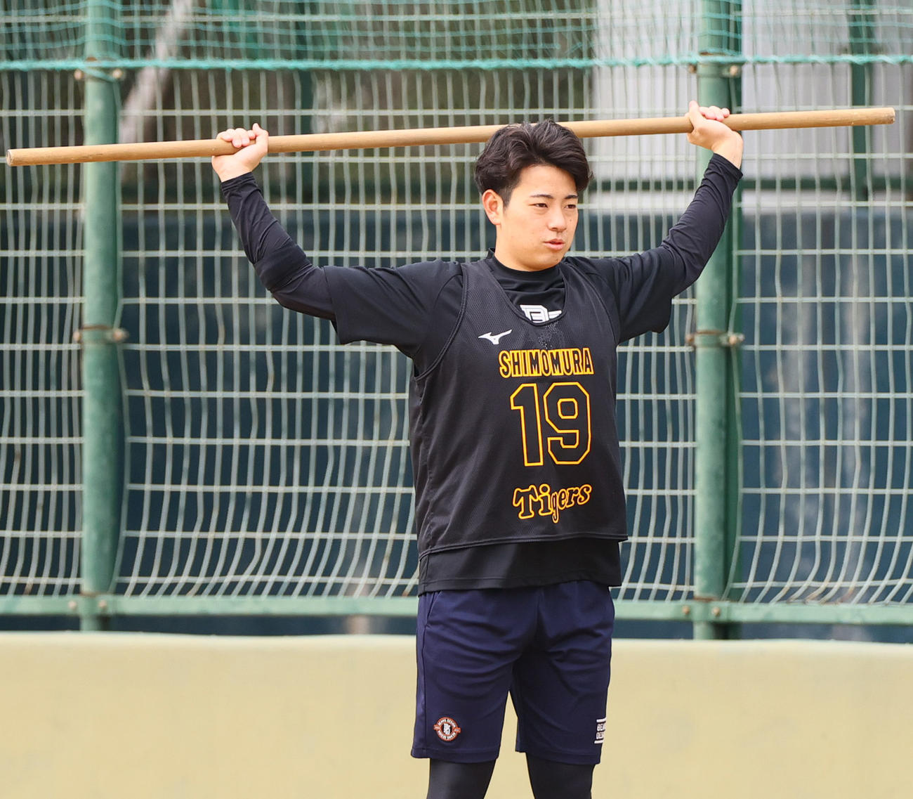 新人合同自主トレ励む阪神下村（撮影・上山淳一）