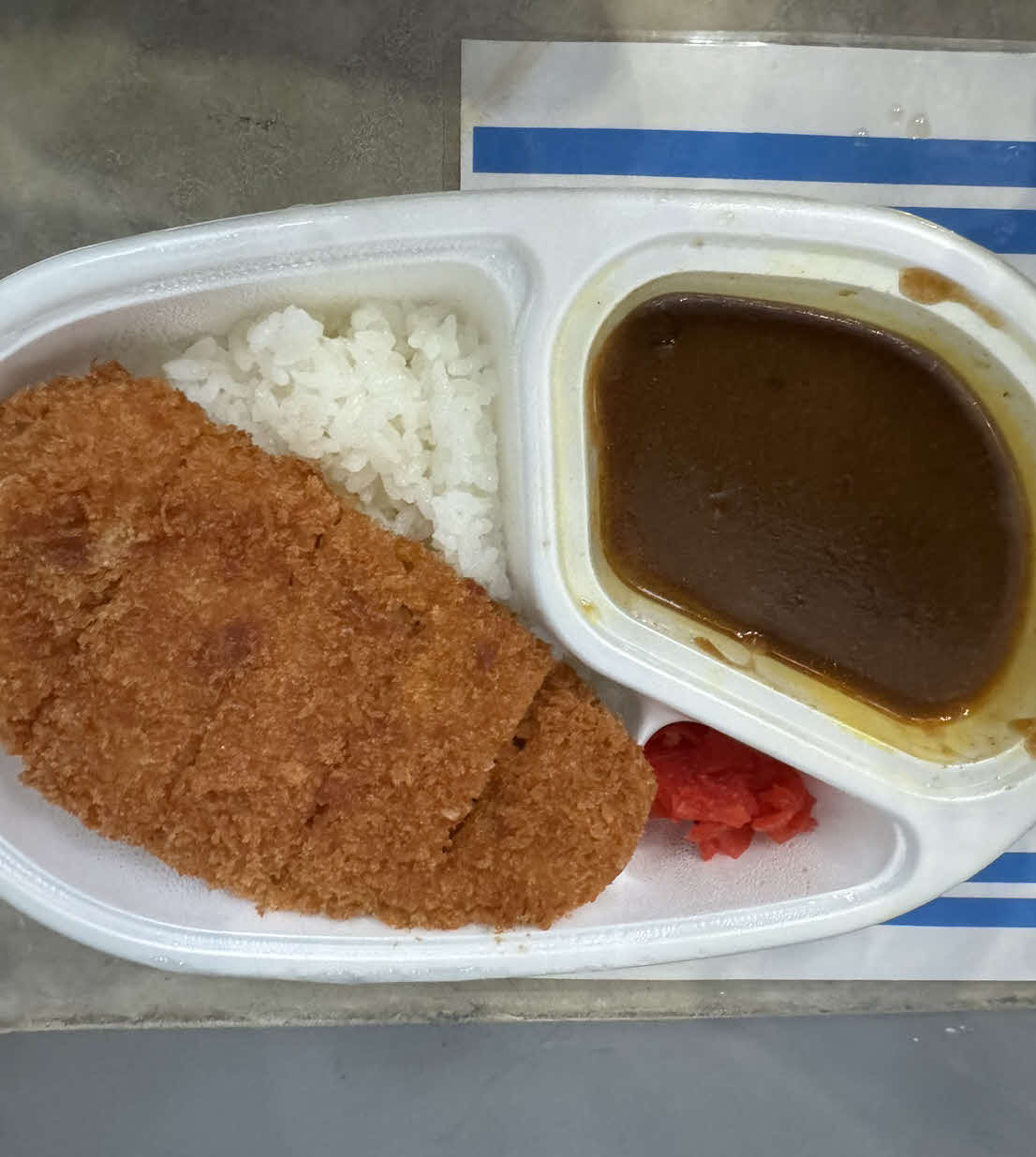 自主トレを公開し、DeNA大和が報道陣に差し入れたお弁当（撮影・小早川宗一郎）