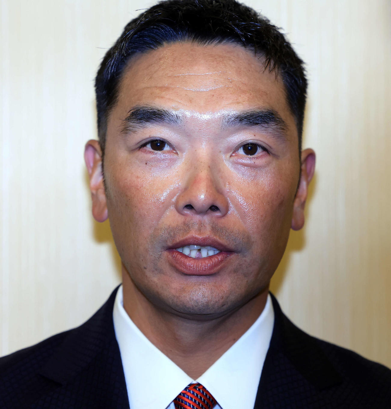 巨人スタッフミーティングを終えて、報道陣の質問に答える阿部監督（撮影・浅見桂子）