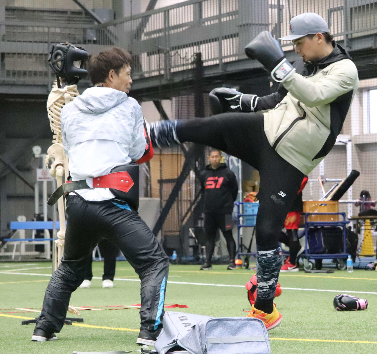 自主トレを公開し、ボクシングトレーニングをする阪神井上（撮影・小早川宗一郎）