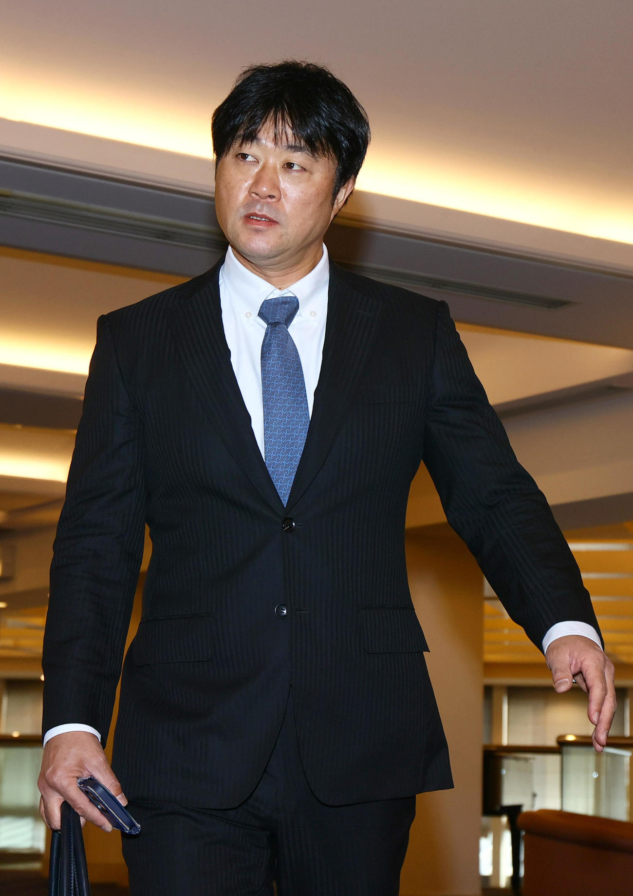 合同スタッフ会議に出席する阪神安藤投手コーチ（撮影・上山淳一）