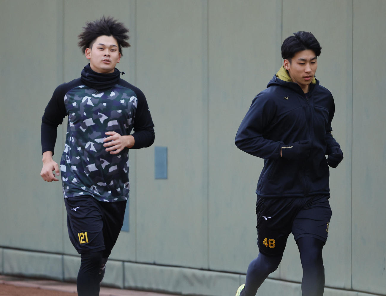 ランニングをする野口（左）と門別（撮影・藤尾明華）