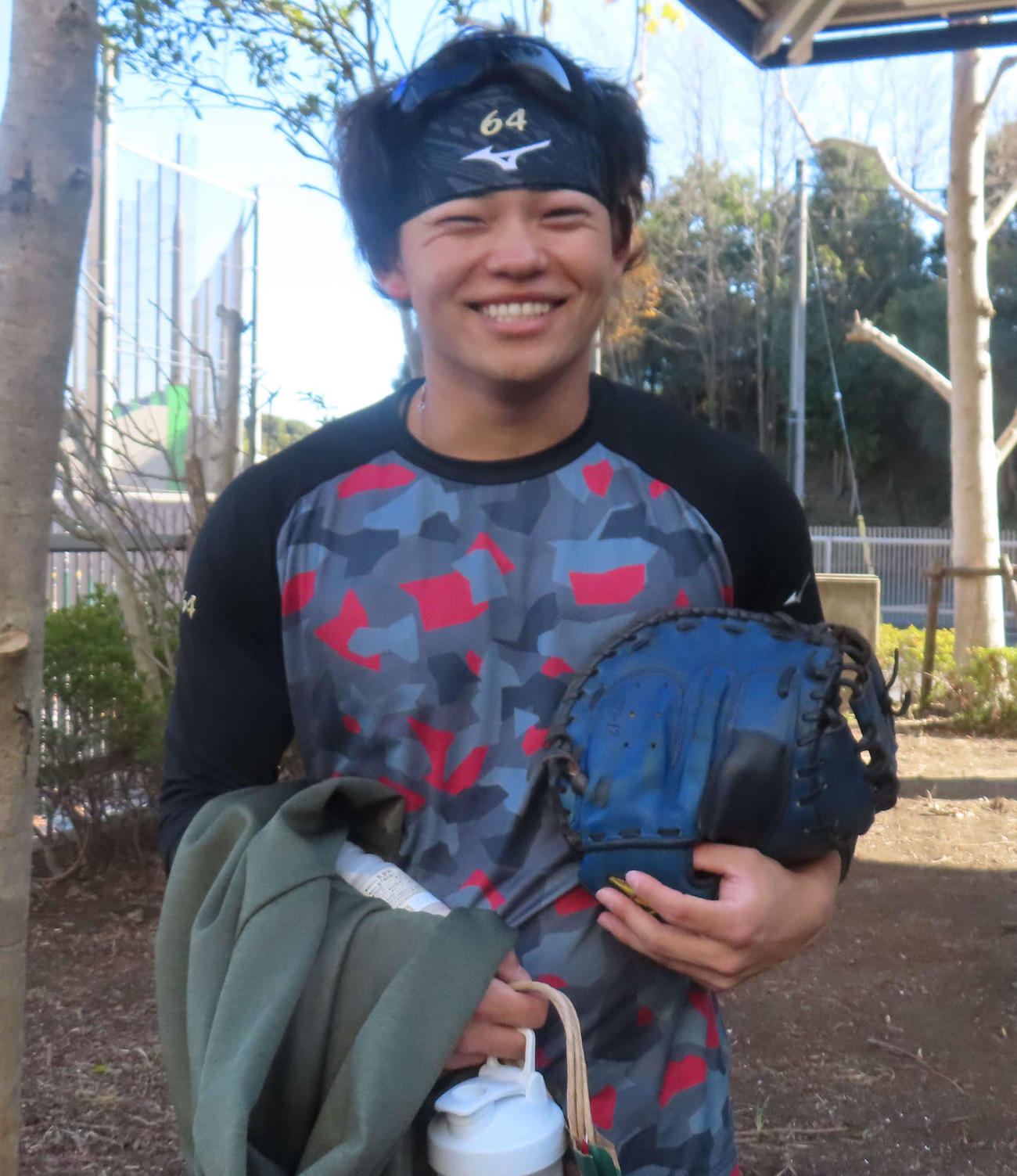 自主練習を終えた笑顔の日本ハム・田宮（23年12月7日撮影）