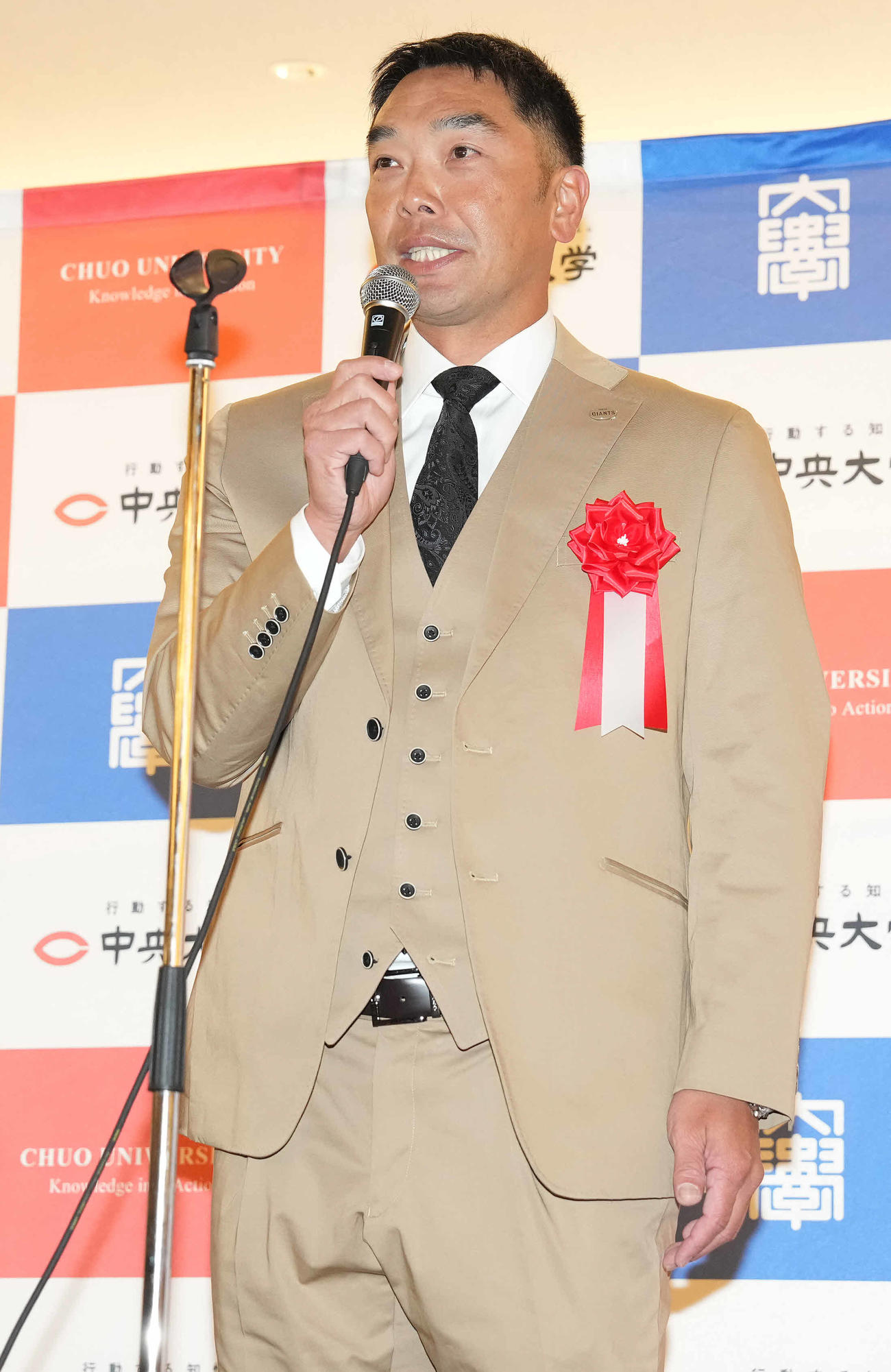 「阿部慎之助氏　読売ジャイアンツ監督就任を祝う会」であいさつする巨人阿部監督（撮影・鈴木みどり）