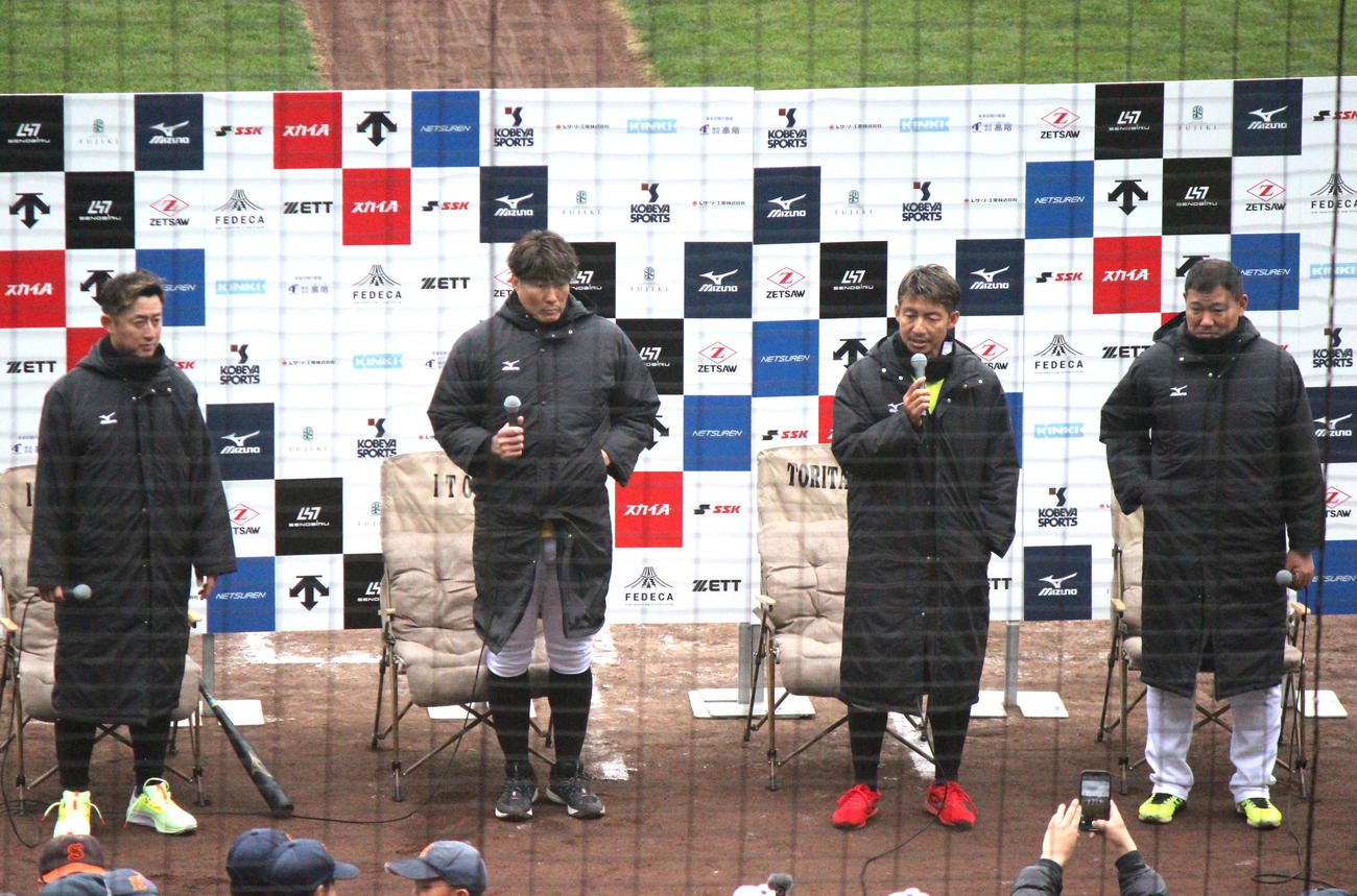 イベントに参加した、左から今成亮太氏、糸井嘉男氏、鳥谷敬氏、福留孝介氏（撮影・柏原誠）